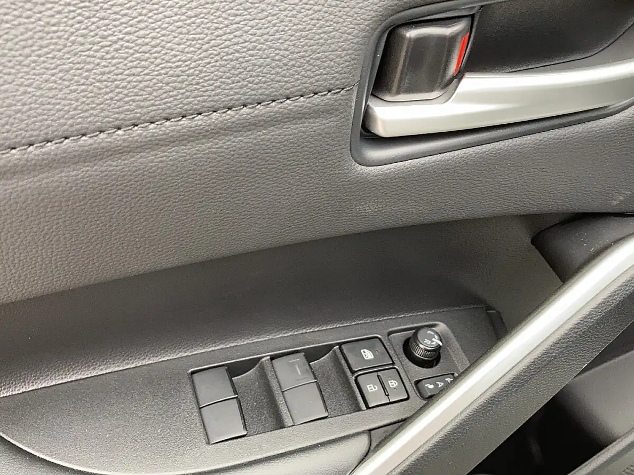 Toyota Corolla Cross 1,8 Hybrid Comfort 2WD, миниатюра 12