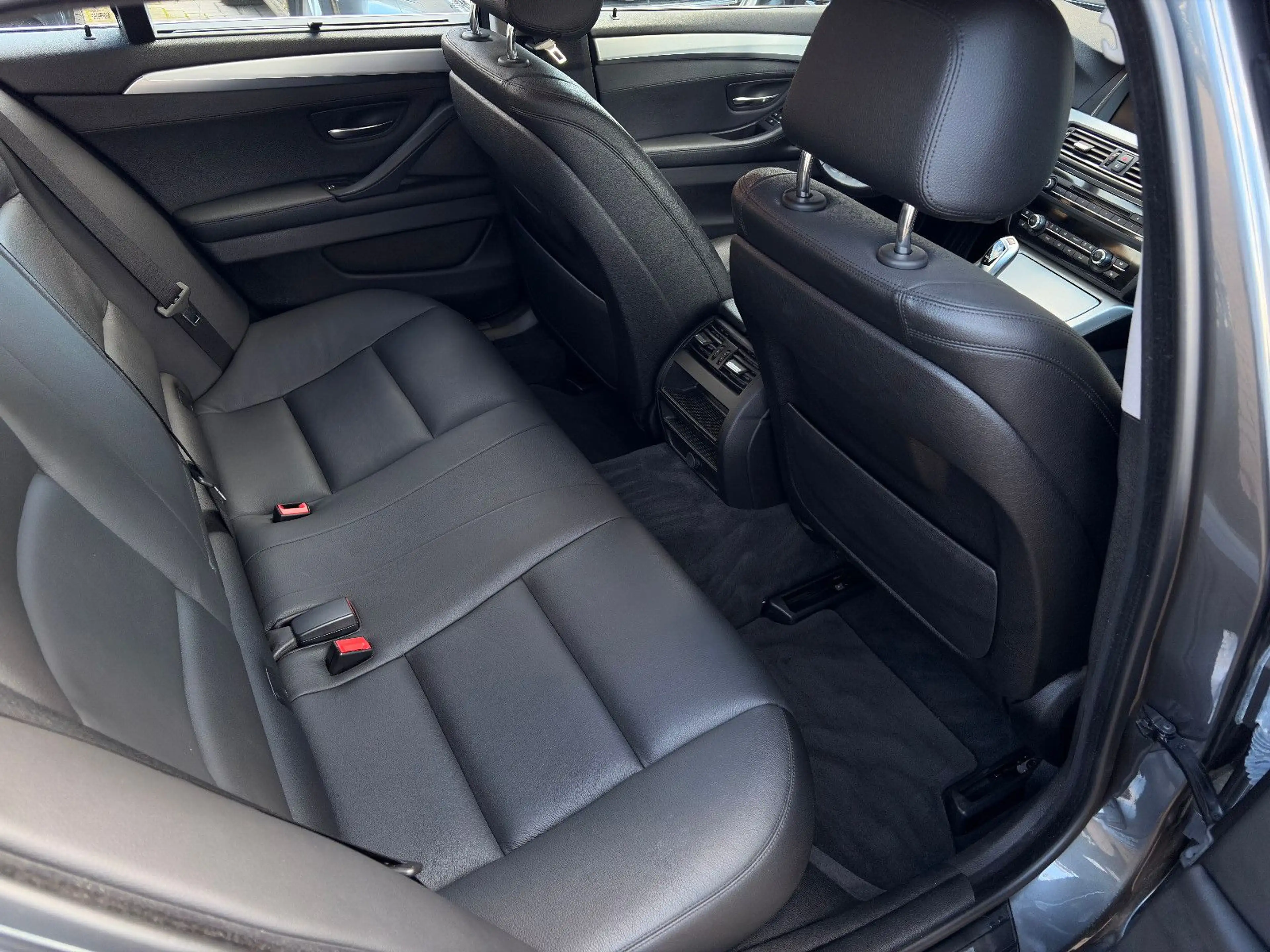BMW 520 d xDrive, Service neu, Leder, Kamera, AHK — photo 14