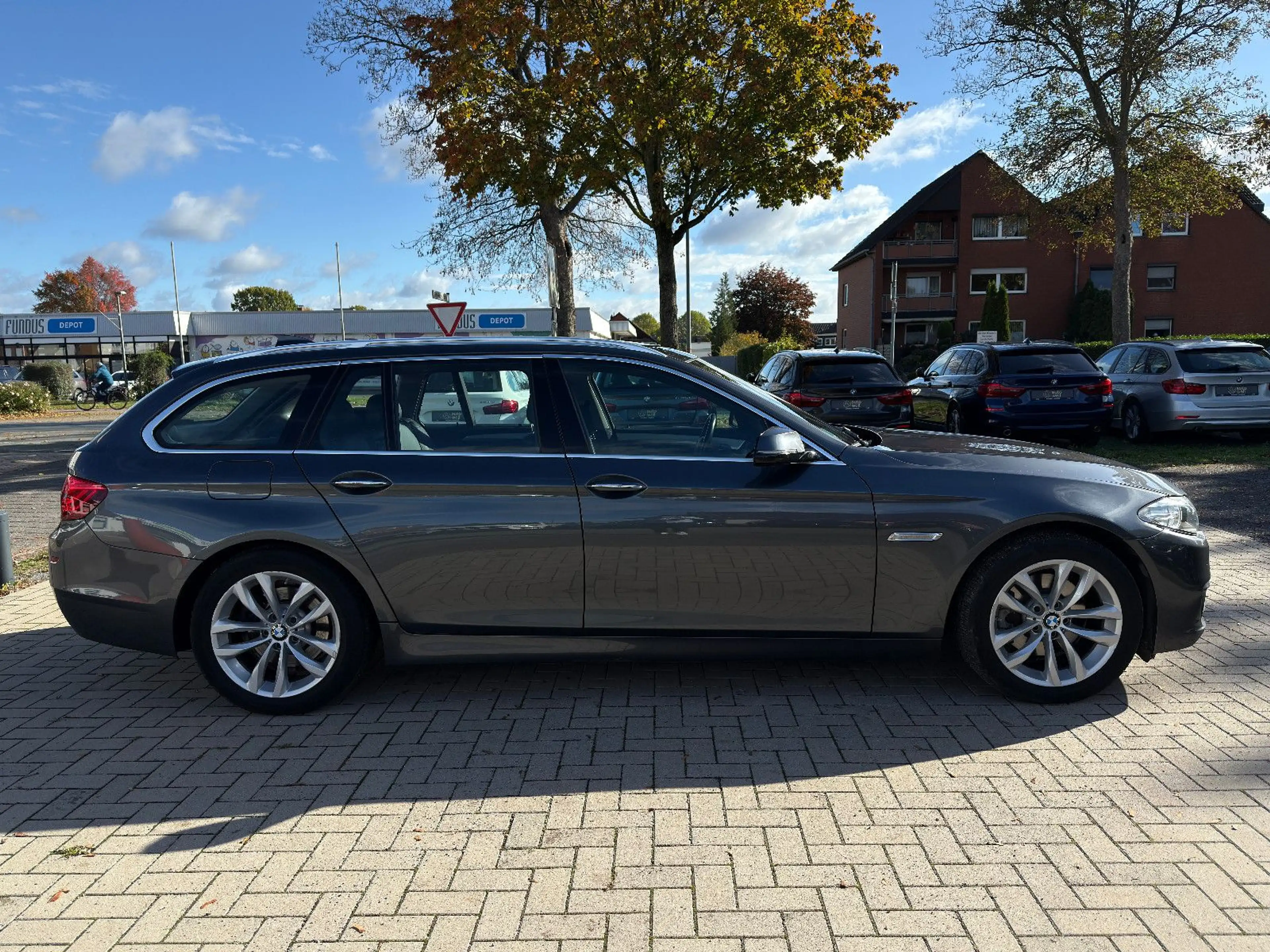 BMW 520 d xDrive, Service neu, Leder, Kamera, AHK — photo 6