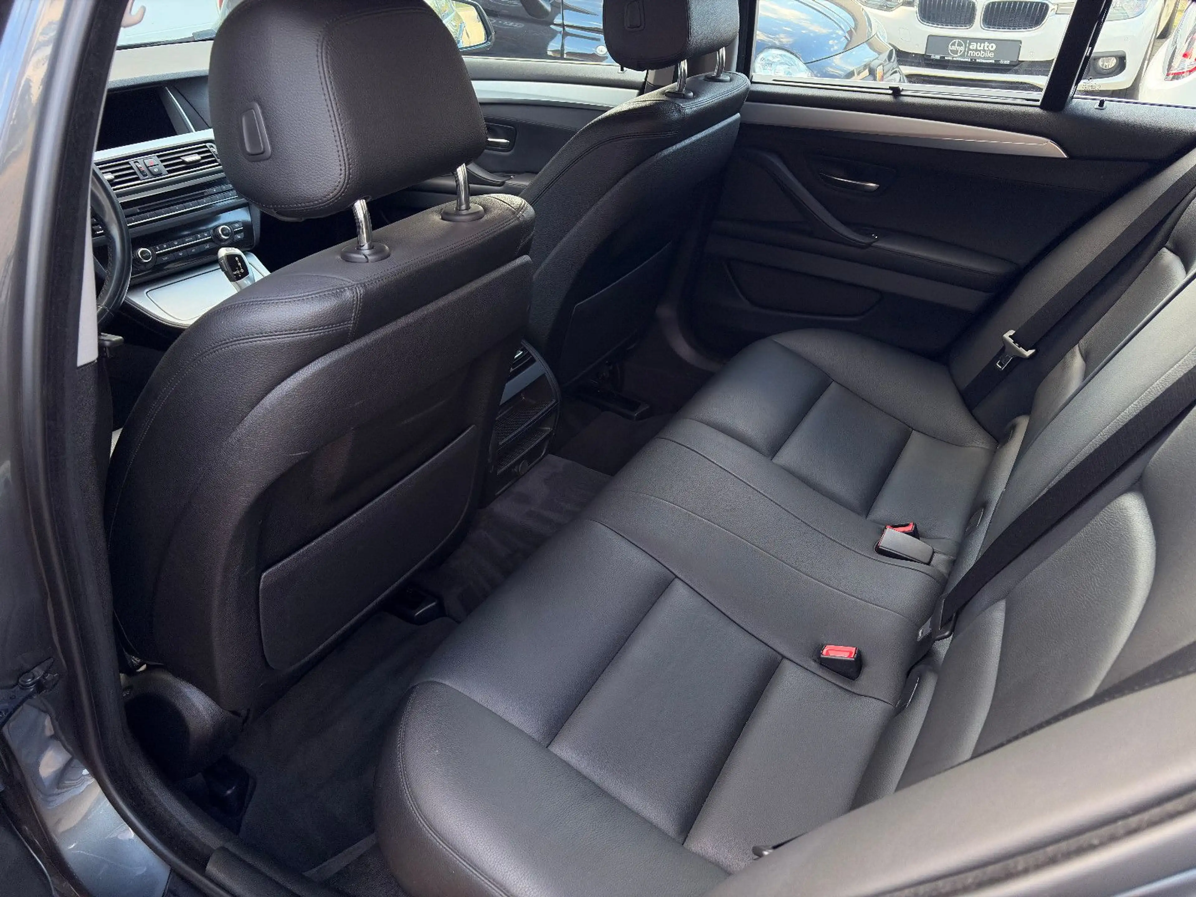 BMW 520 d xDrive, Service neu, Leder, Kamera, AHK — photo 13