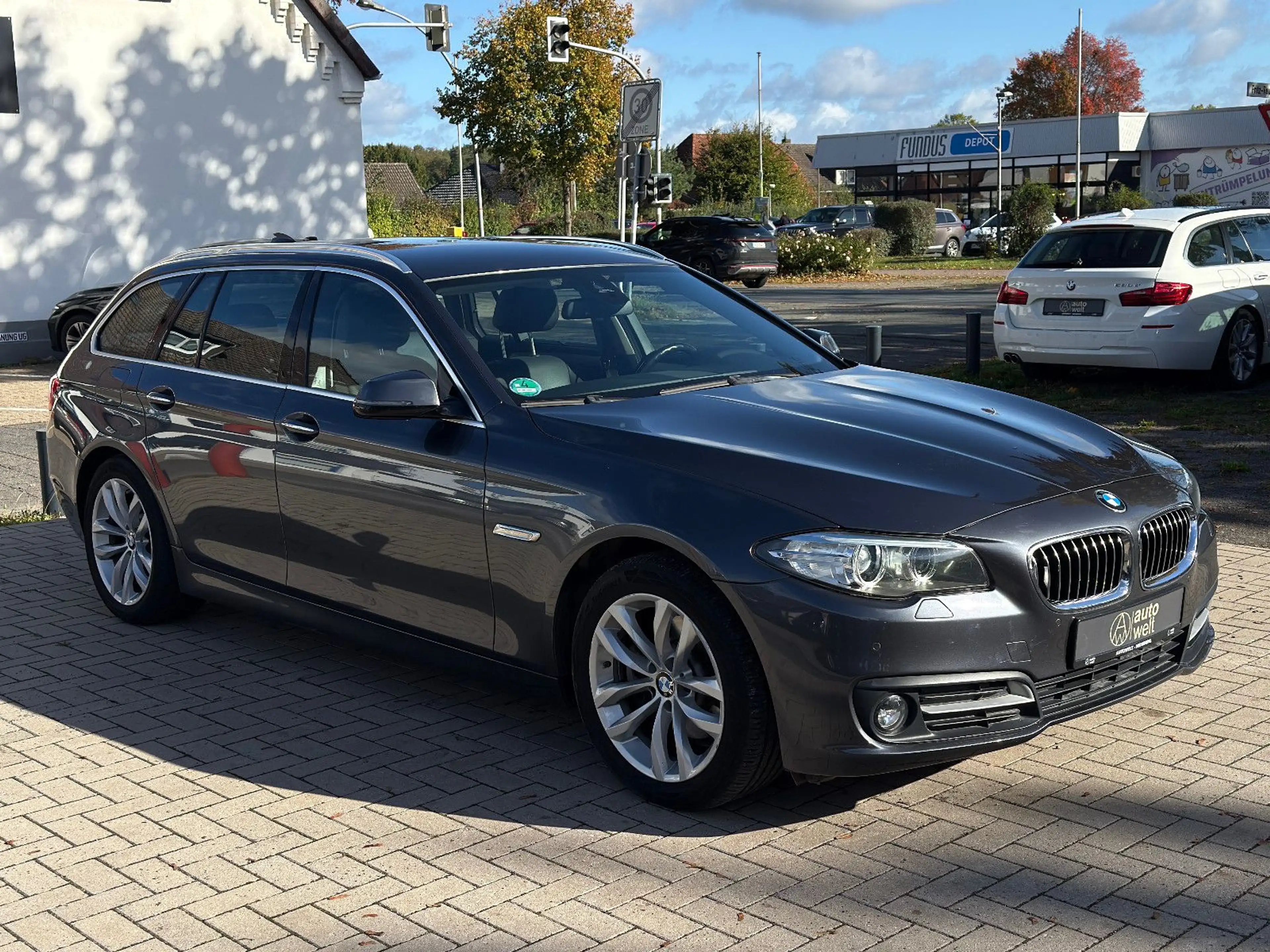 BMW 520 d xDrive, Service neu, Leder, Kamera, AHK — photo 7