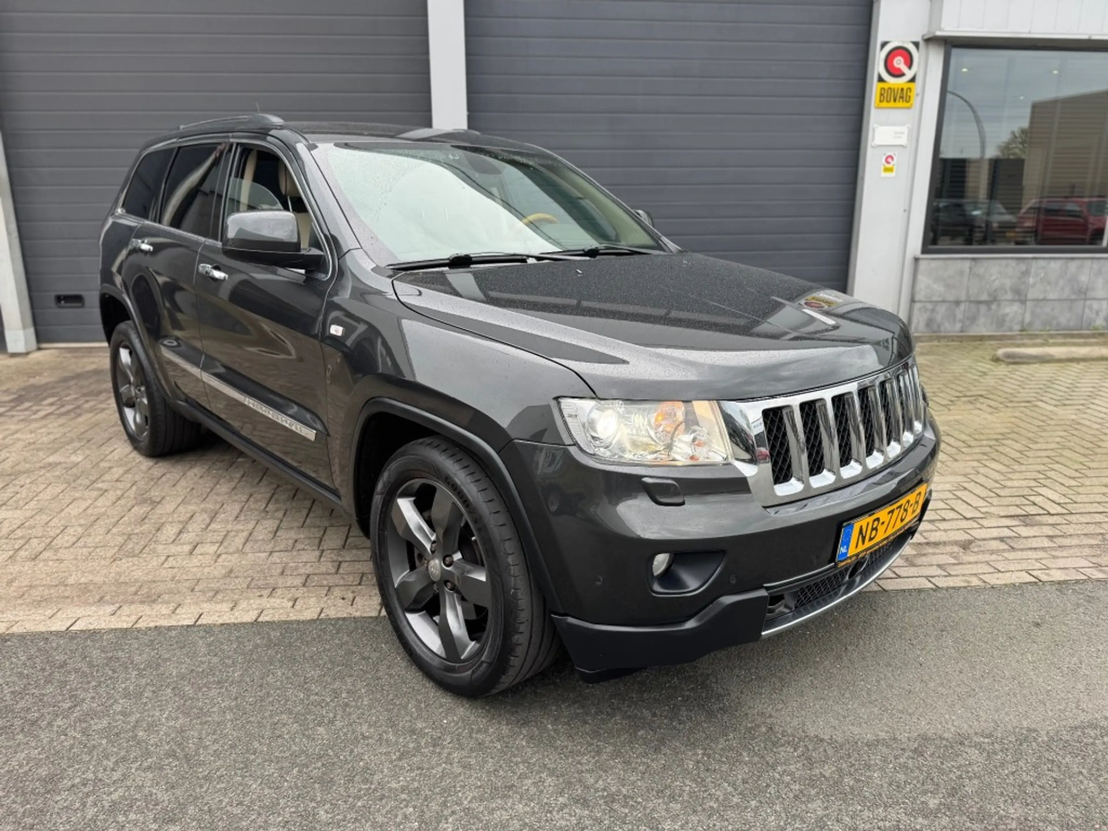 Jeep Grand Cherokee 3.6i OVERLAND — photo 2