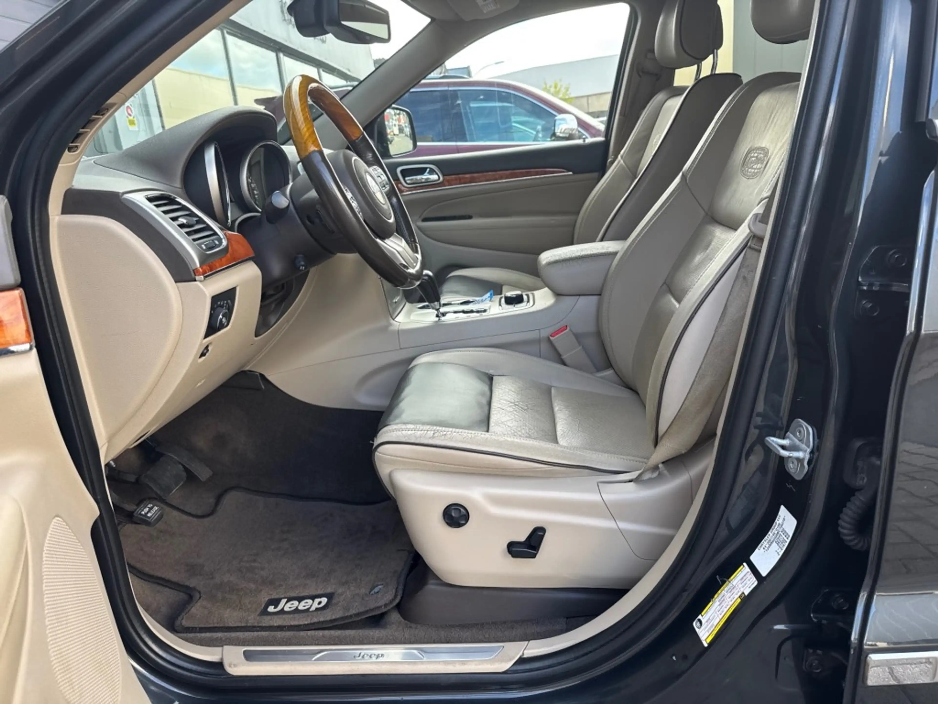 Jeep Grand Cherokee 3.6i OVERLAND — photo 13