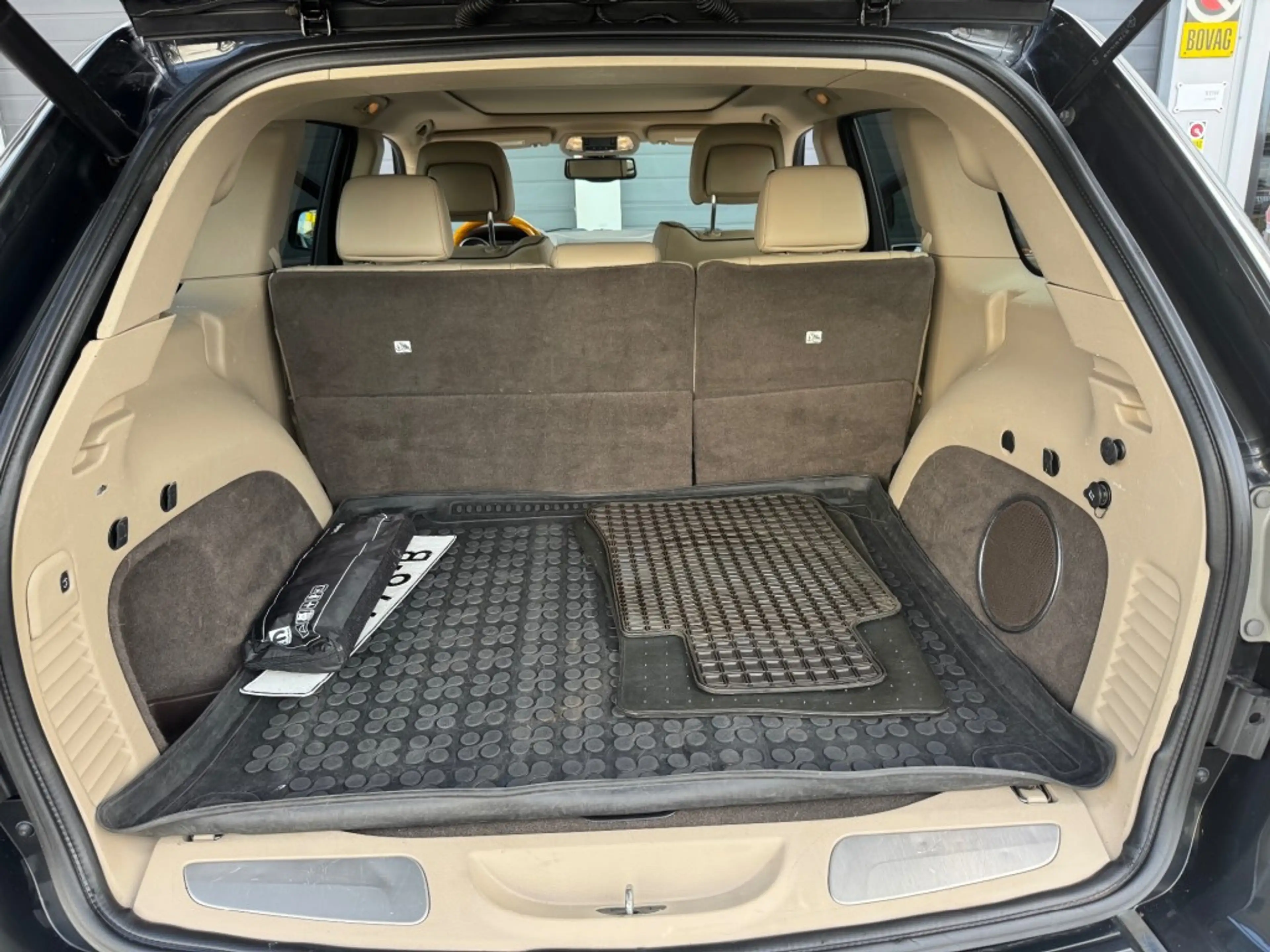 Jeep Grand Cherokee 3.6i OVERLAND — photo 9