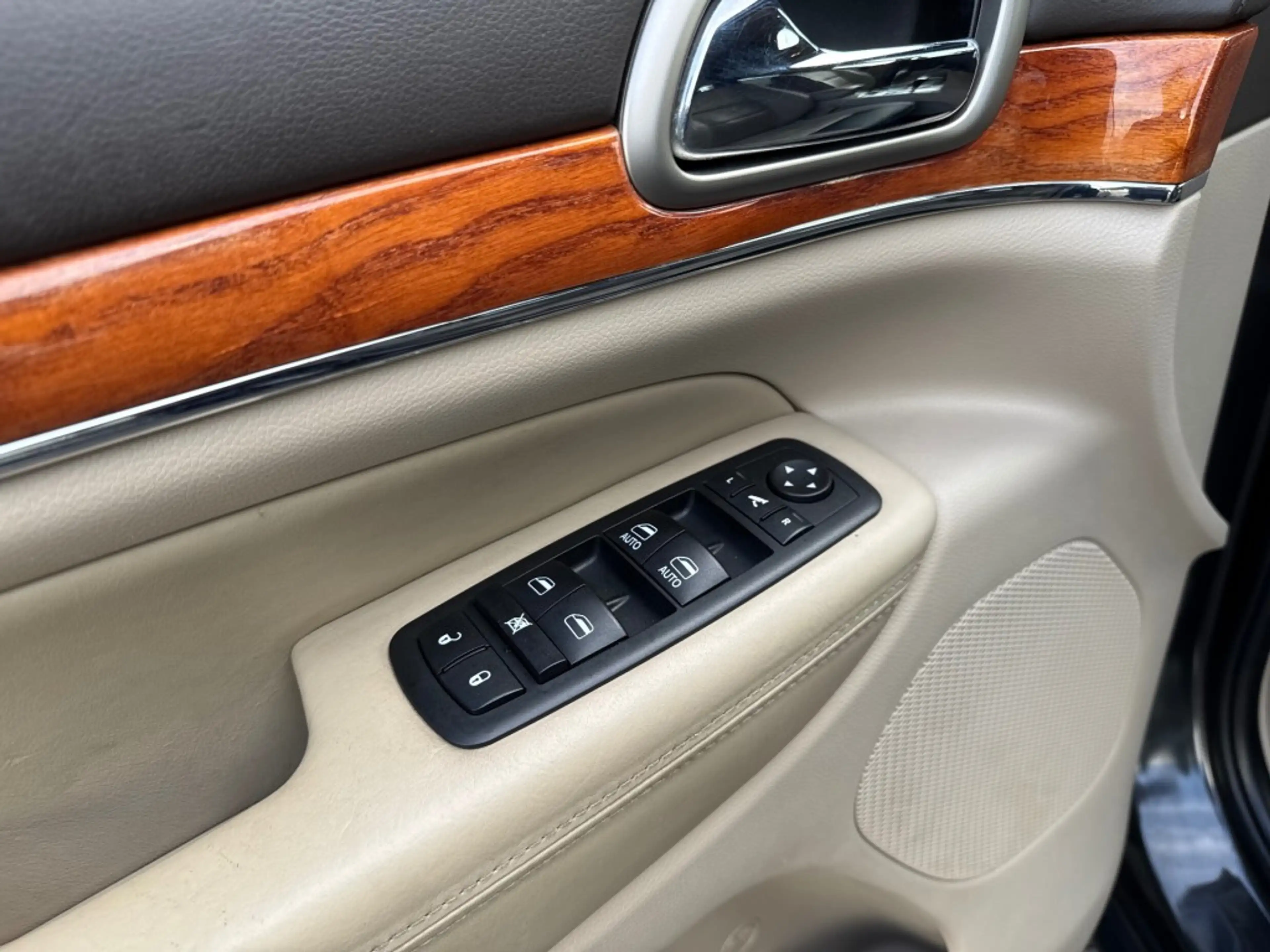 Jeep Grand Cherokee 3.6i OVERLAND — photo 14