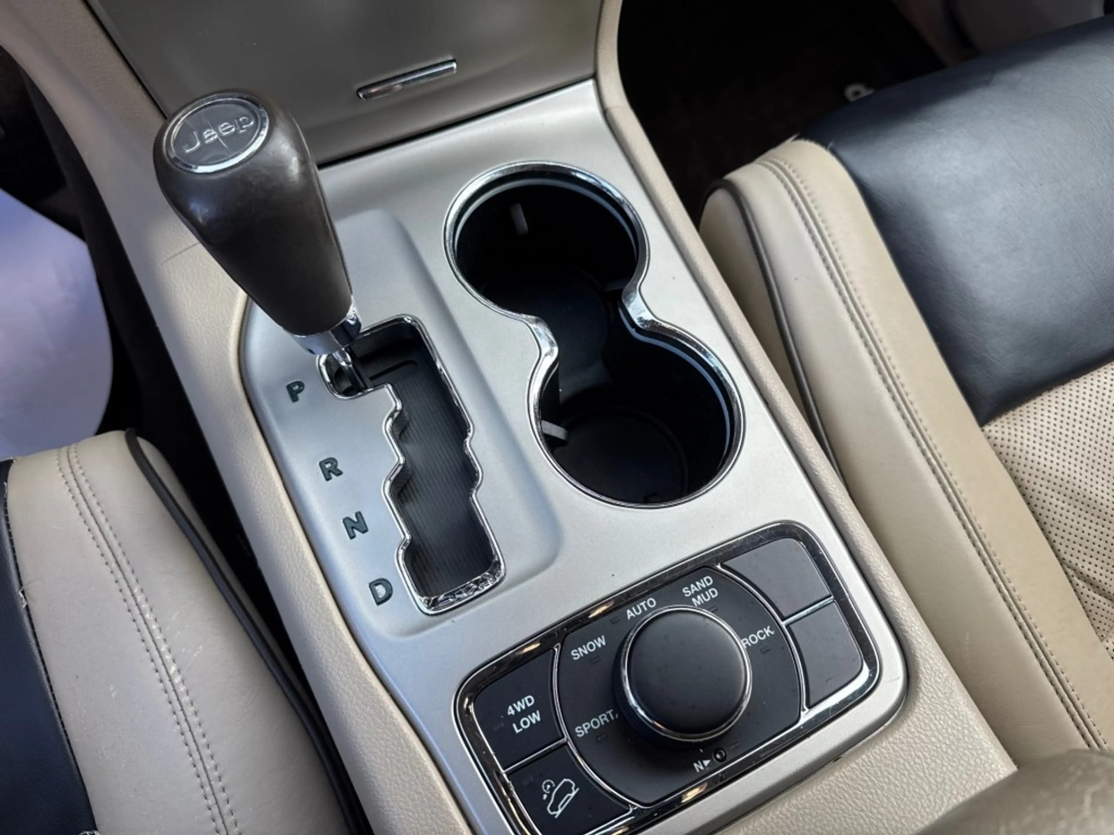 Jeep Grand Cherokee 3.6i OVERLAND — photo 15