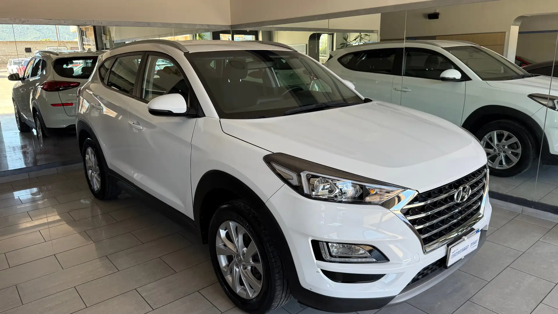 Hyundai TUCSON 1.6 crdi Xtech Comfort Pack 2wd 115cv my20 Bianco - 2