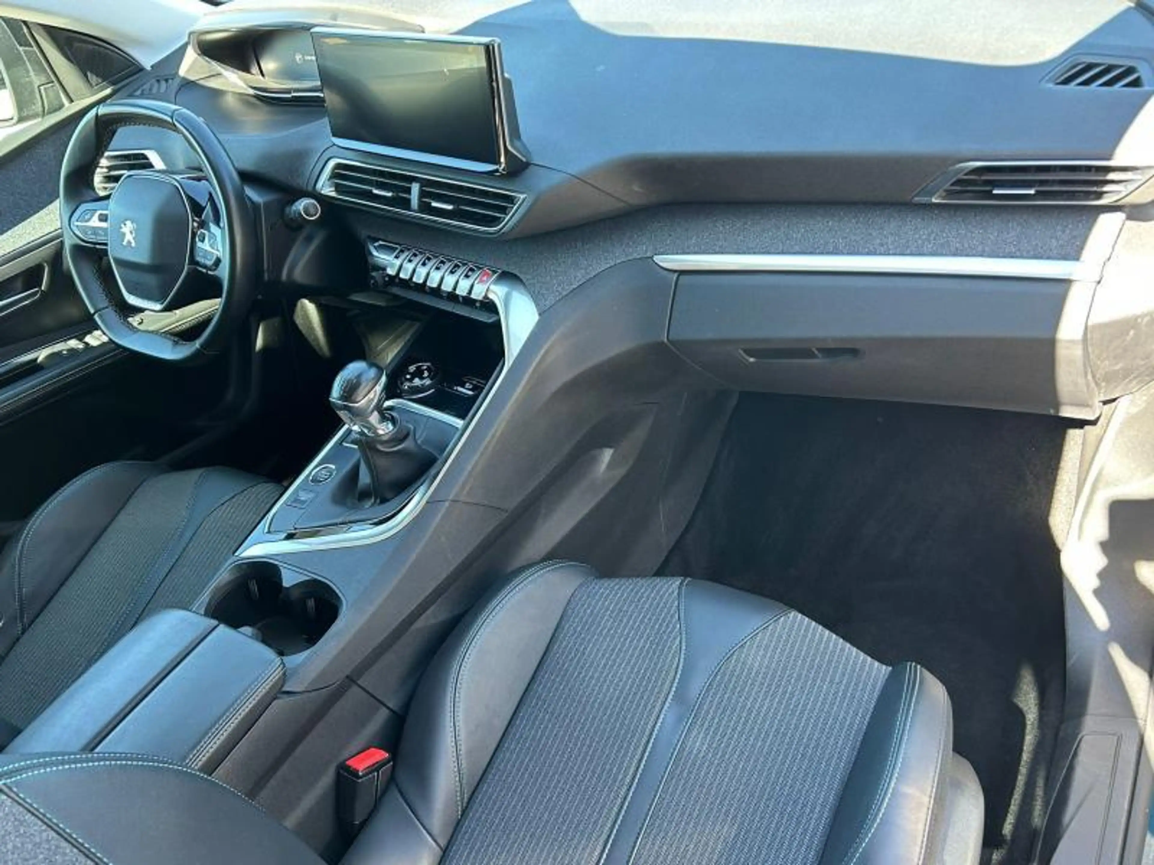 Peugeot 5008 Allure Pack / 7 Places — photo 2