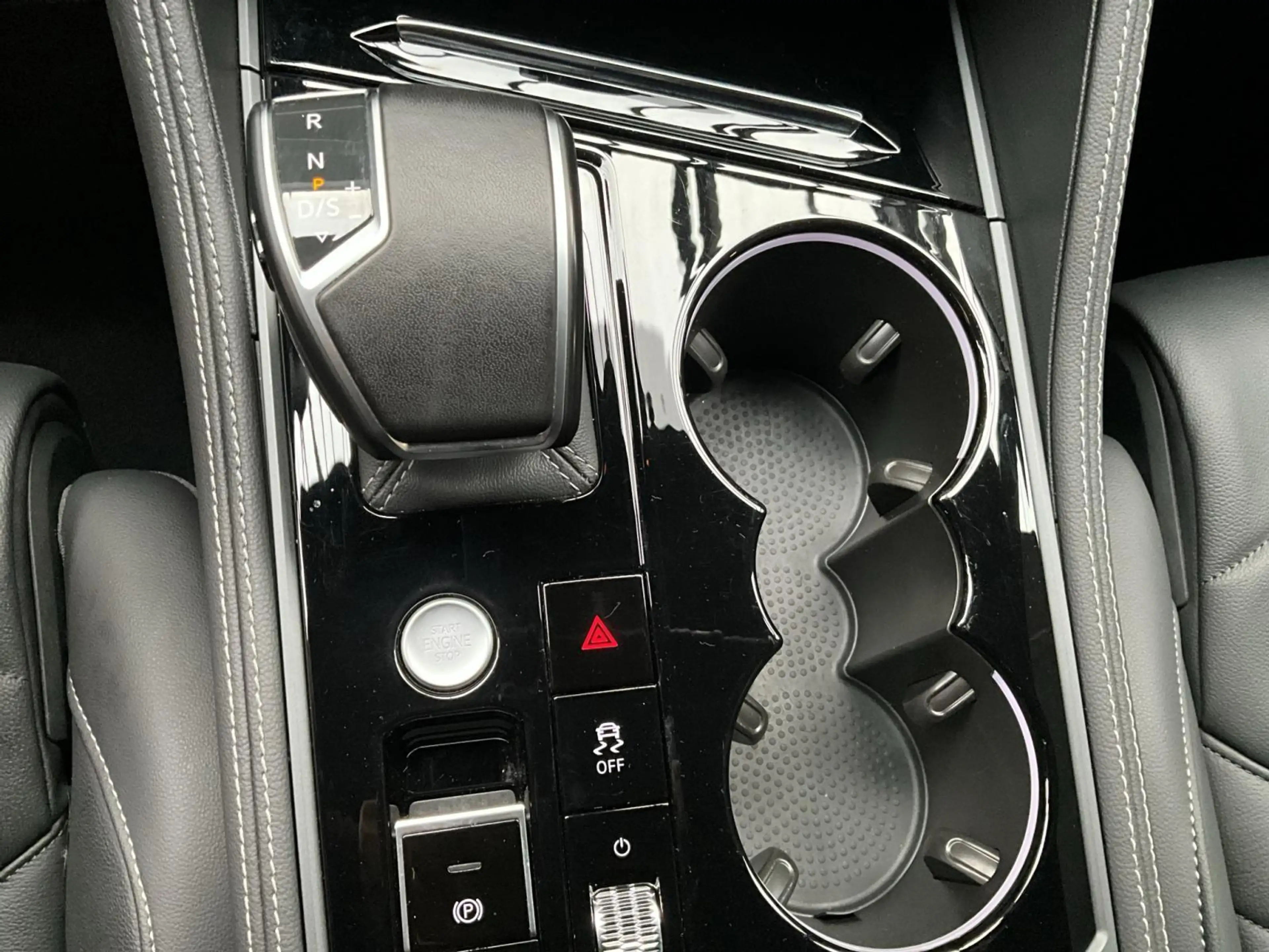 Volkswagen Touareg R-Line+Aut8+4Motion+P.confort+LM20+AHK+LED+NAVI — photo 12