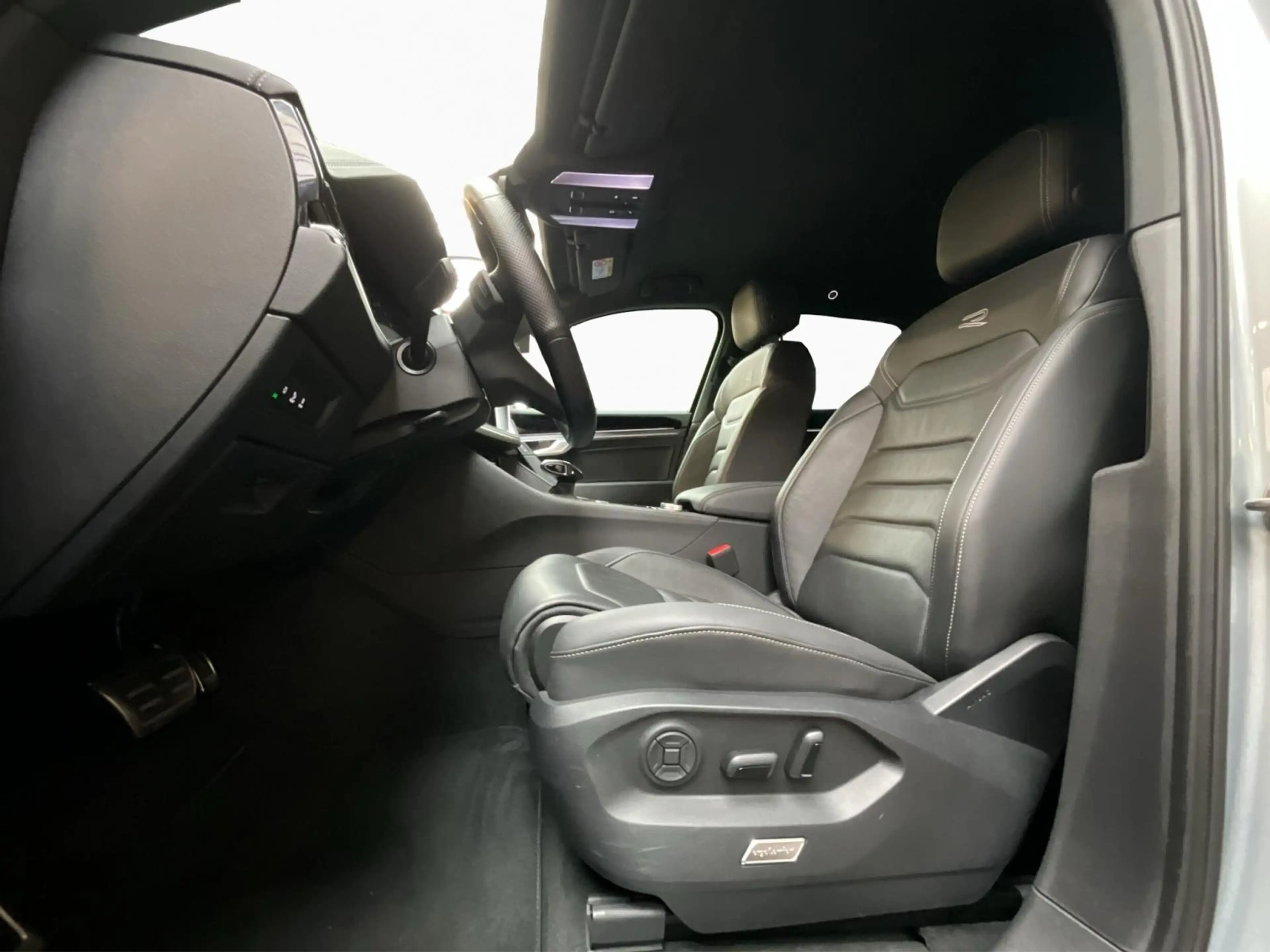 Volkswagen Touareg R-Line+Aut8+4Motion+P.confort+LM20+AHK+LED+NAVI — photo 9