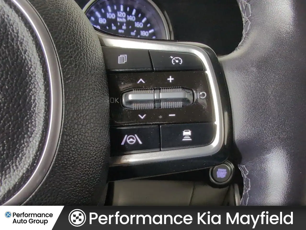 Kia Carnival снимка Kia Carnival
