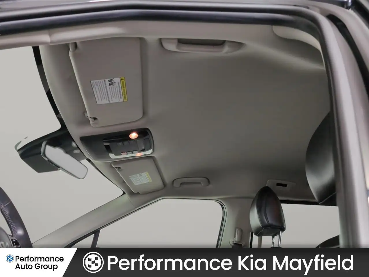 Kia Carnival снимка Kia Carnival