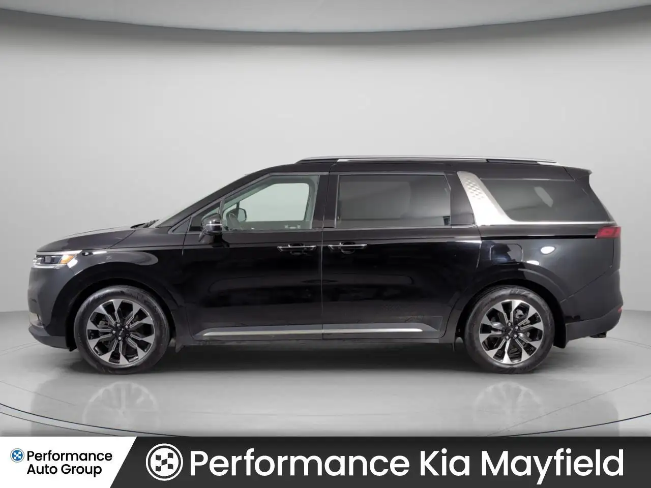 Kia Carnival снимка Kia Carnival