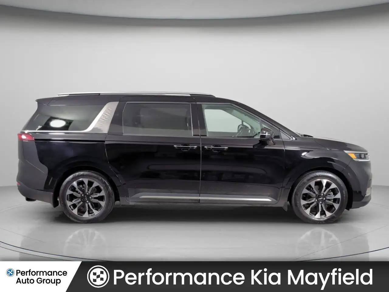 Kia Carnival снимка Kia Carnival