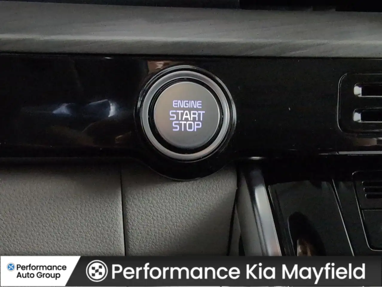 Kia Carnival снимка Kia Carnival