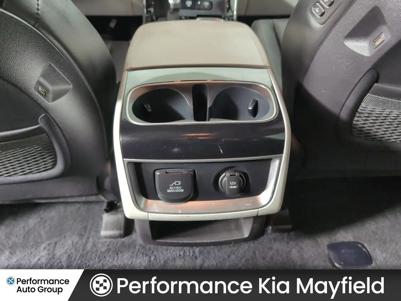 Kia Carnival снимка Kia Carnival