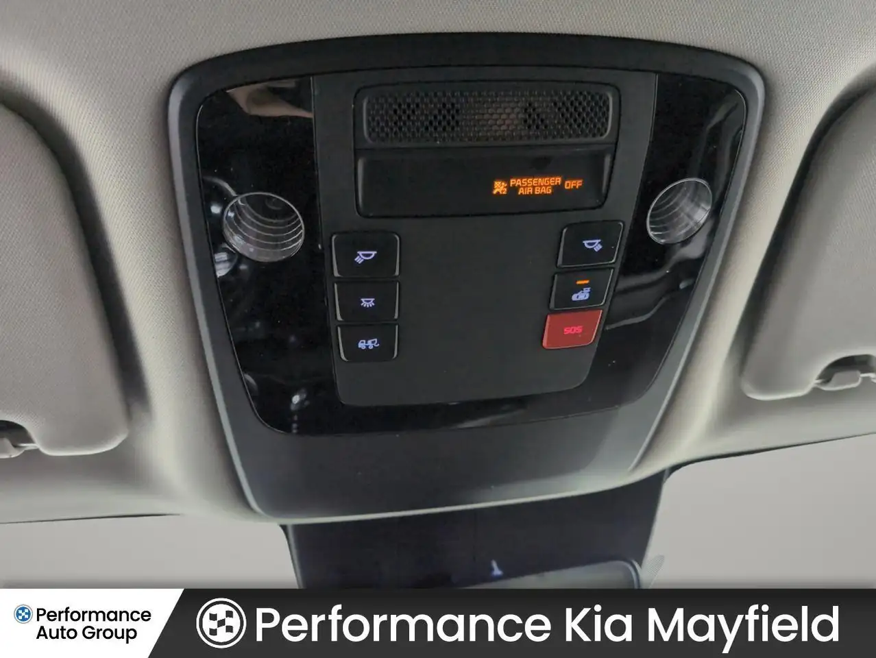 Kia Carnival снимка Kia Carnival
