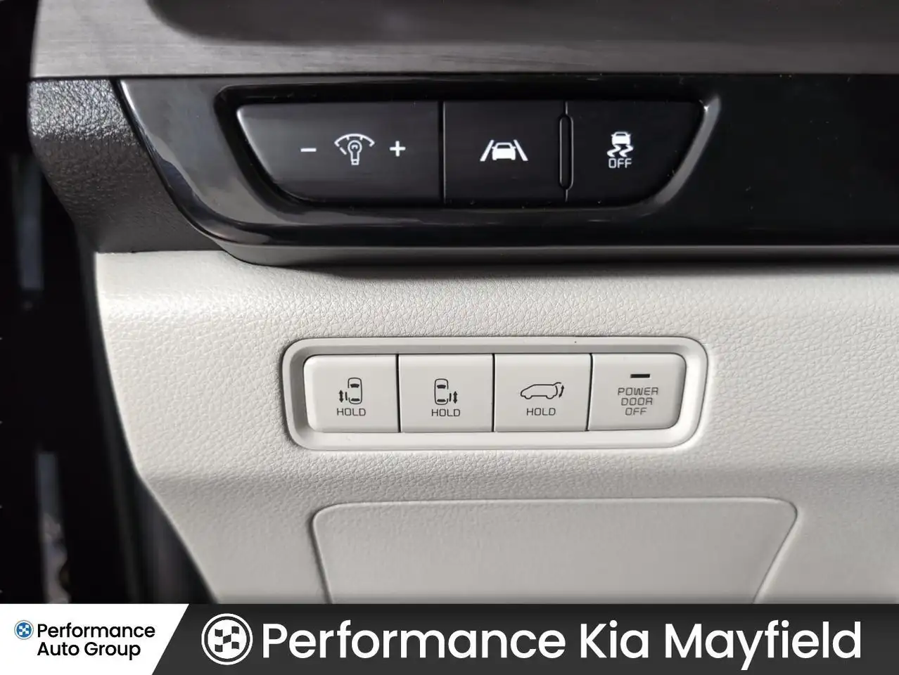 Kia Carnival снимка Kia Carnival