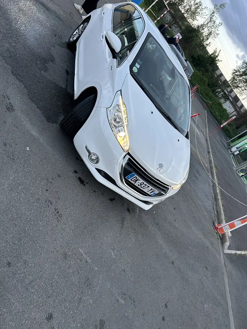 Peugeot 208 1.6 e-HDi 92ch ETG6 Allure - 2
