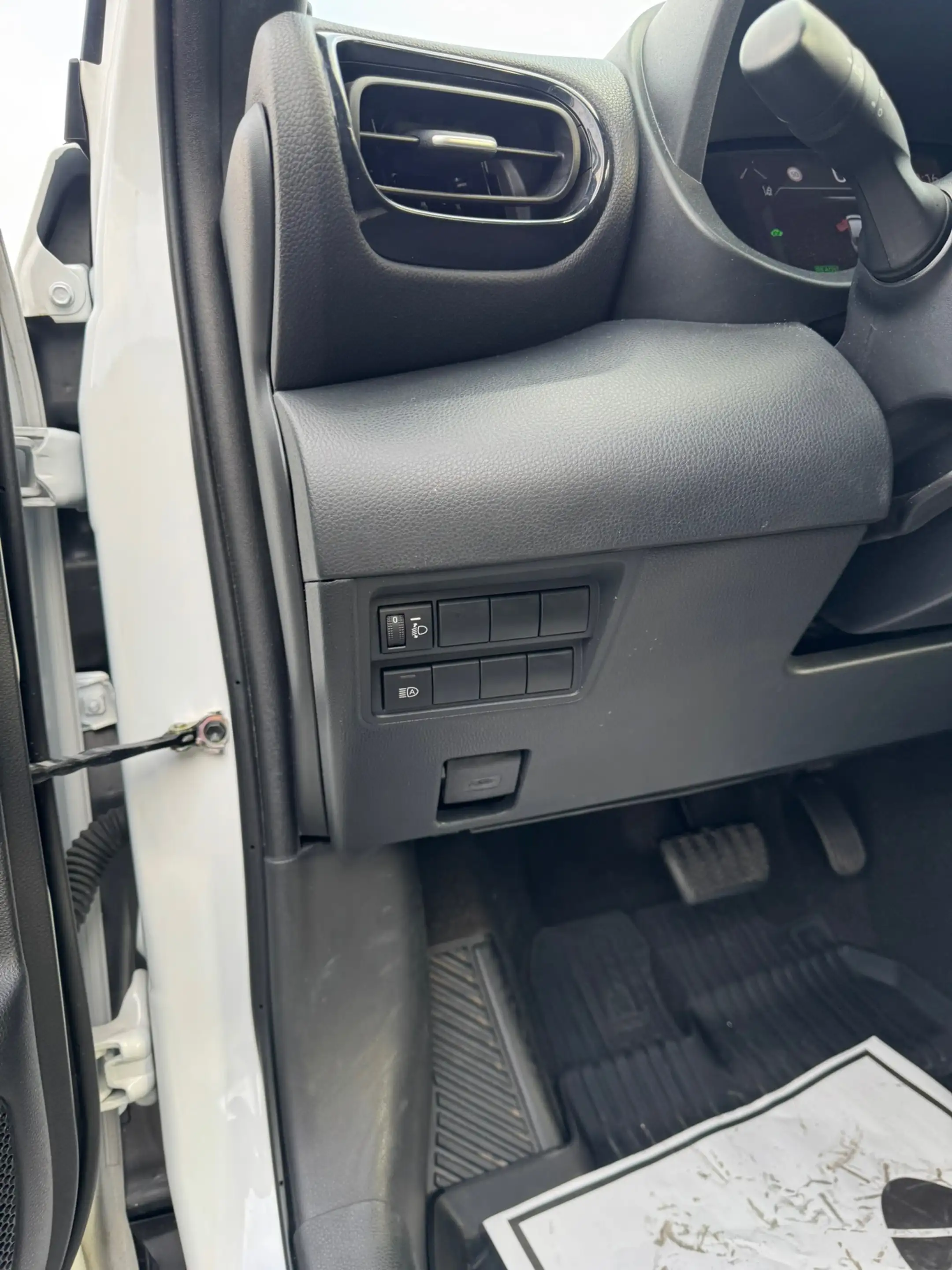 Toyota Yaris Cross Yaris Cross Hybrid 1.5i VVT-i Premiere E-CVT — photo 14