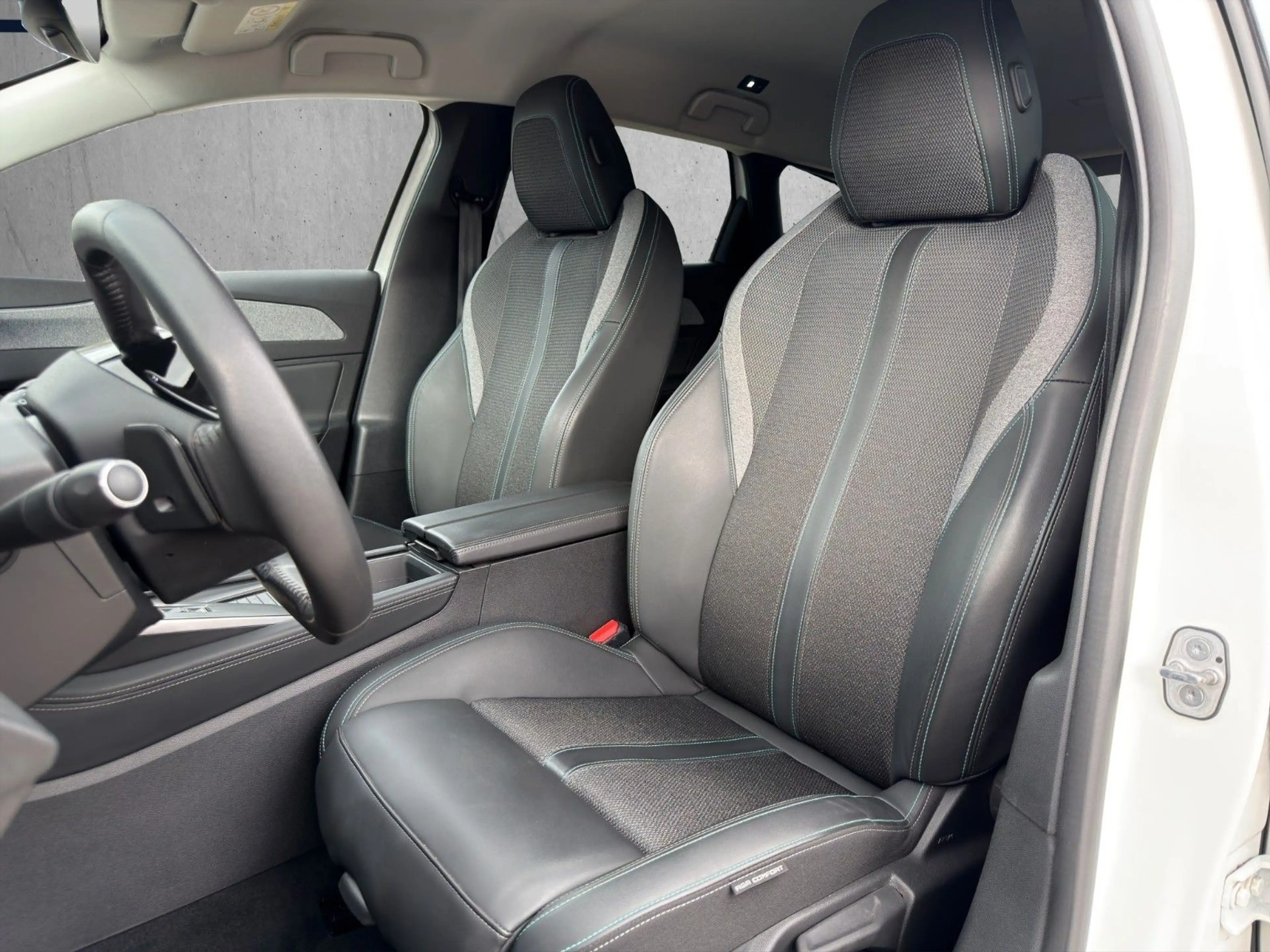 Peugeot 308 SW Hybrid 180 Allure Pack *SHZ*Kamera360 — photo 10