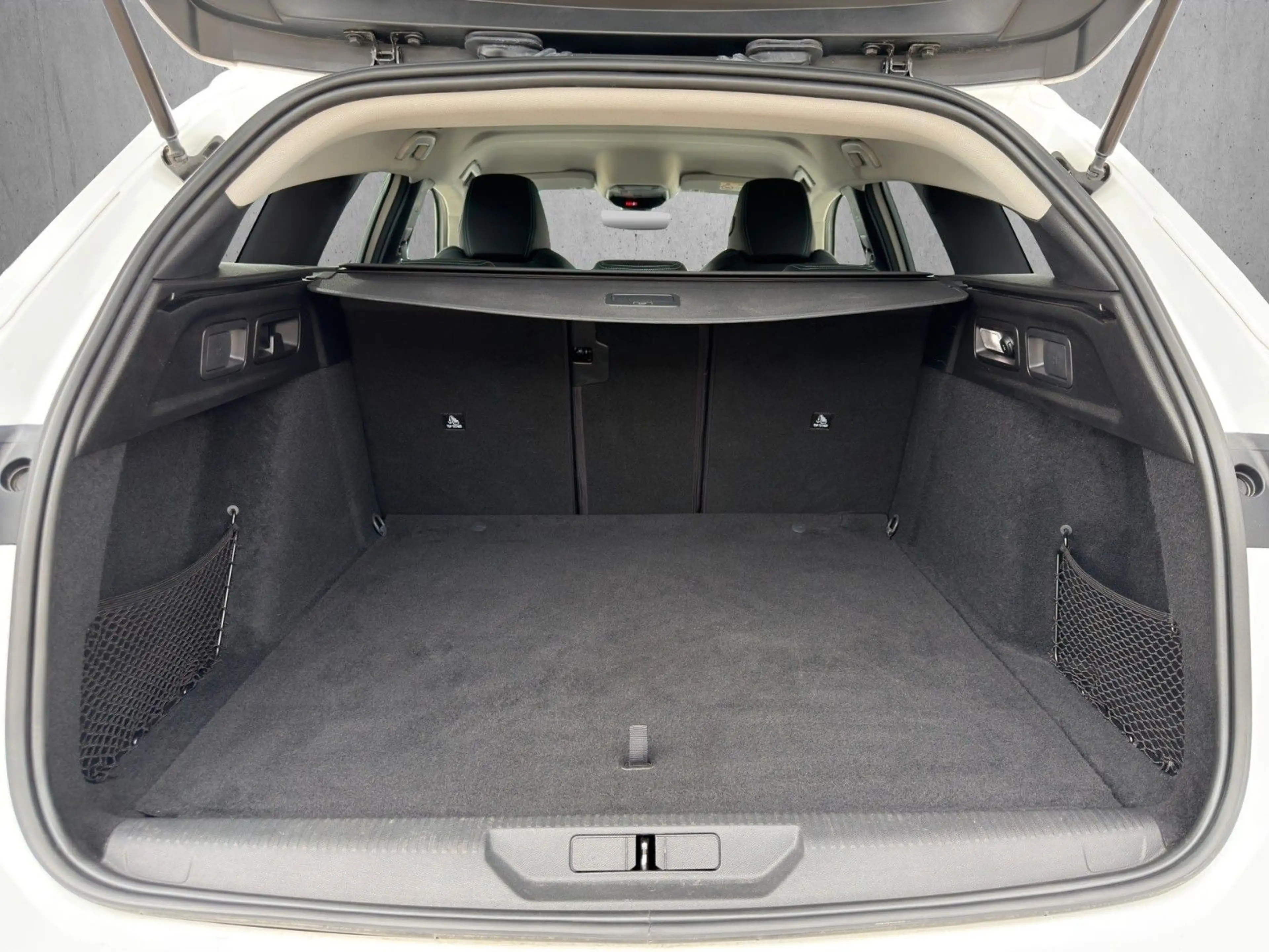 Peugeot 308 SW Hybrid 180 Allure Pack *SHZ*Kamera360 — photo 14