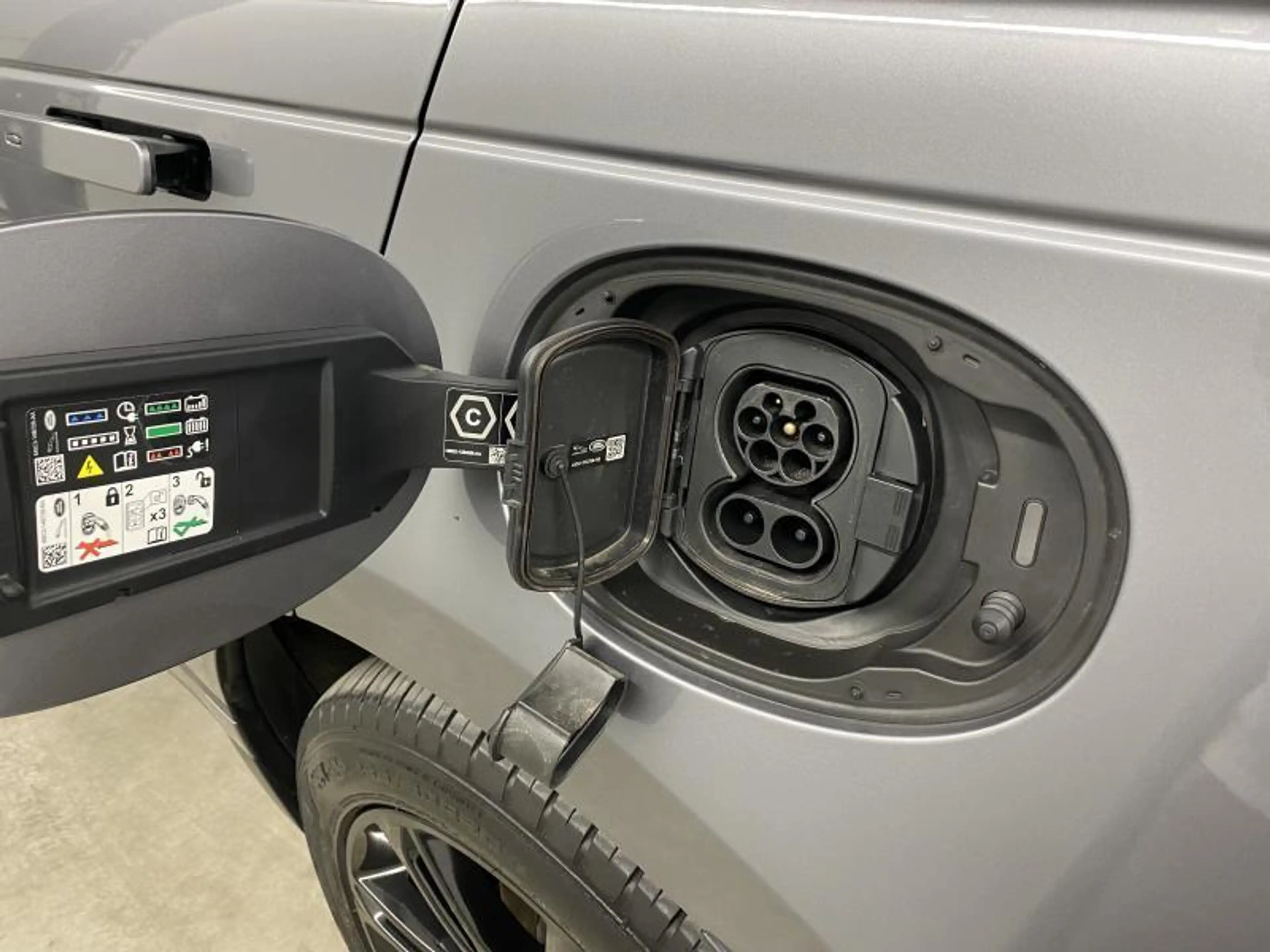 Land Rover Range Rover Velar P400e SE AWD Auto. 23MY — photo 10