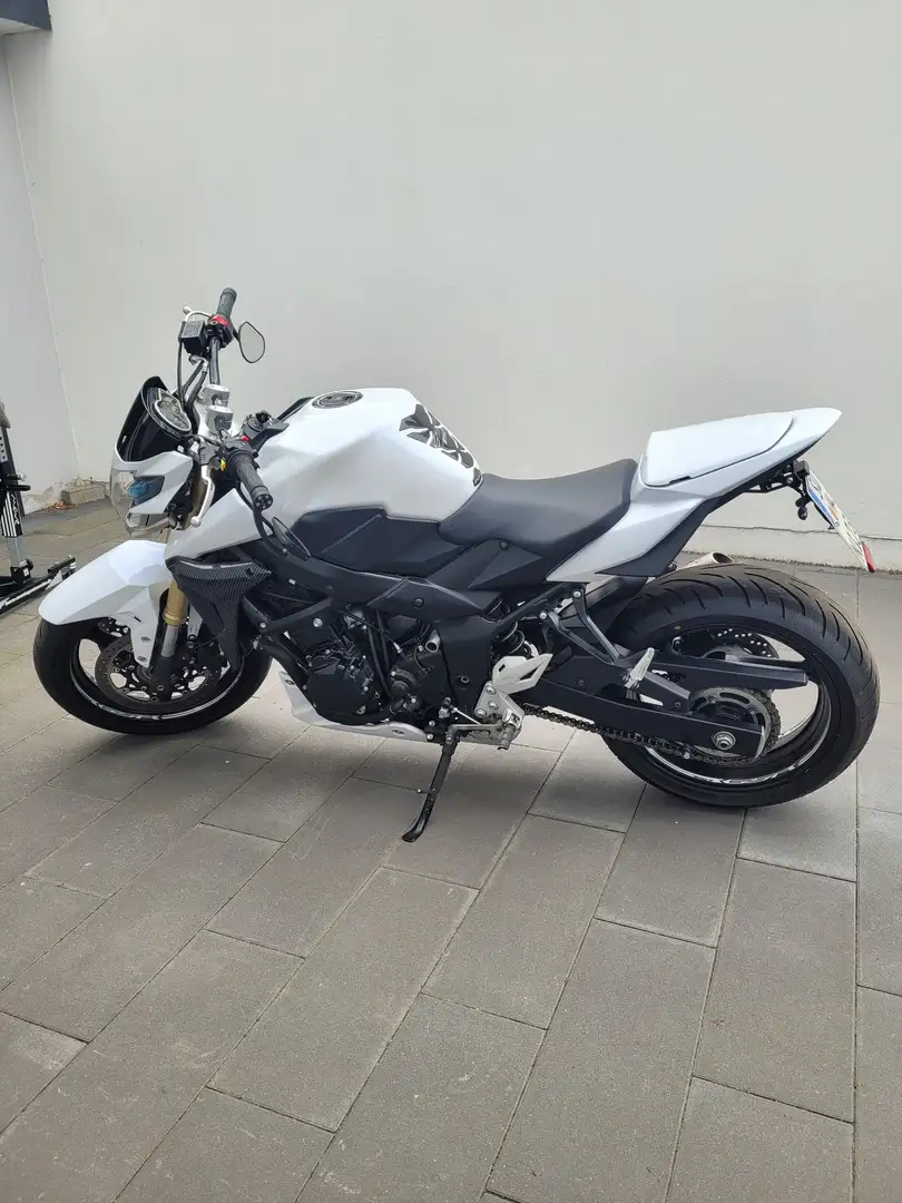 Suzuki GSR 750 Weiß - 1