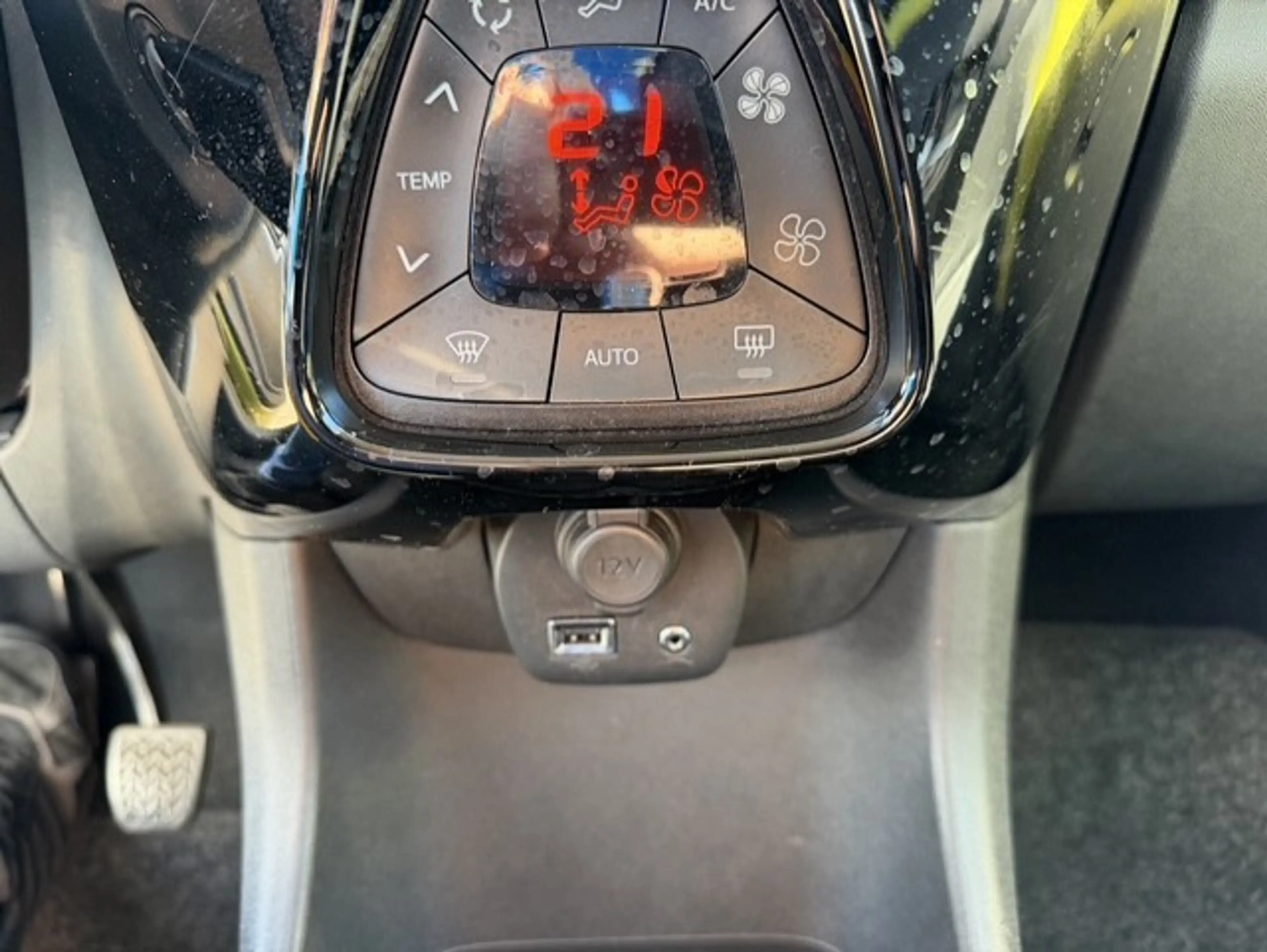 Peugeot 108 1.0 e-VTi Allure AIRCO CAMERA — photo 8