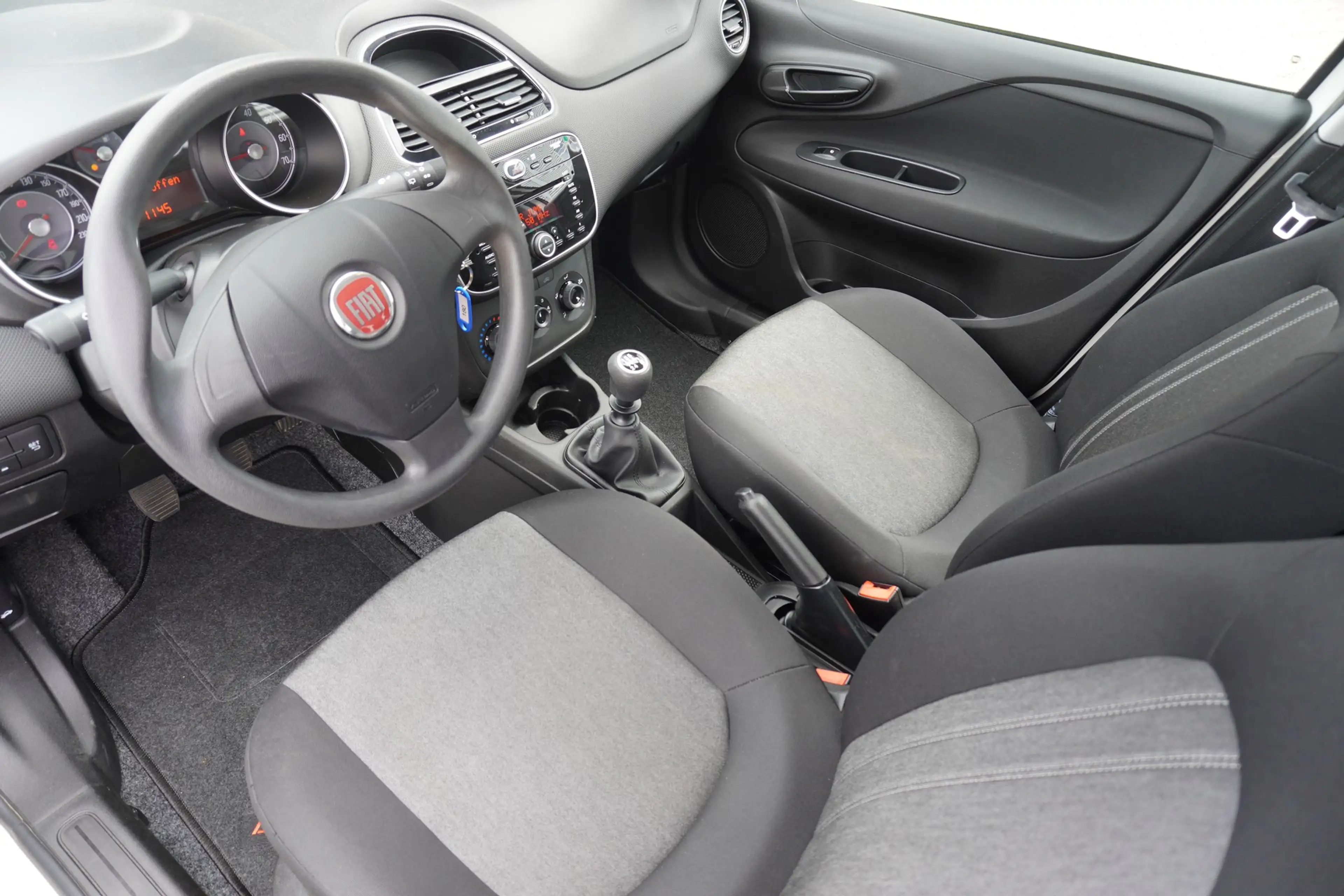 Fiat Punto 1.2 Young Klima Tagfahrlicht — photo 10