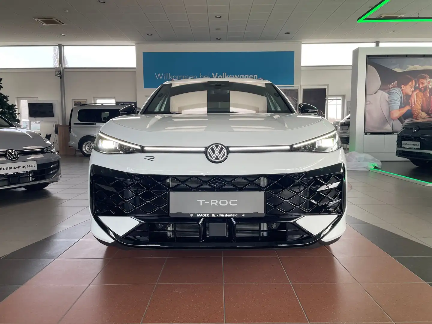 Volkswagen T-Roc R-Line eTSI DSG Weiß - 2