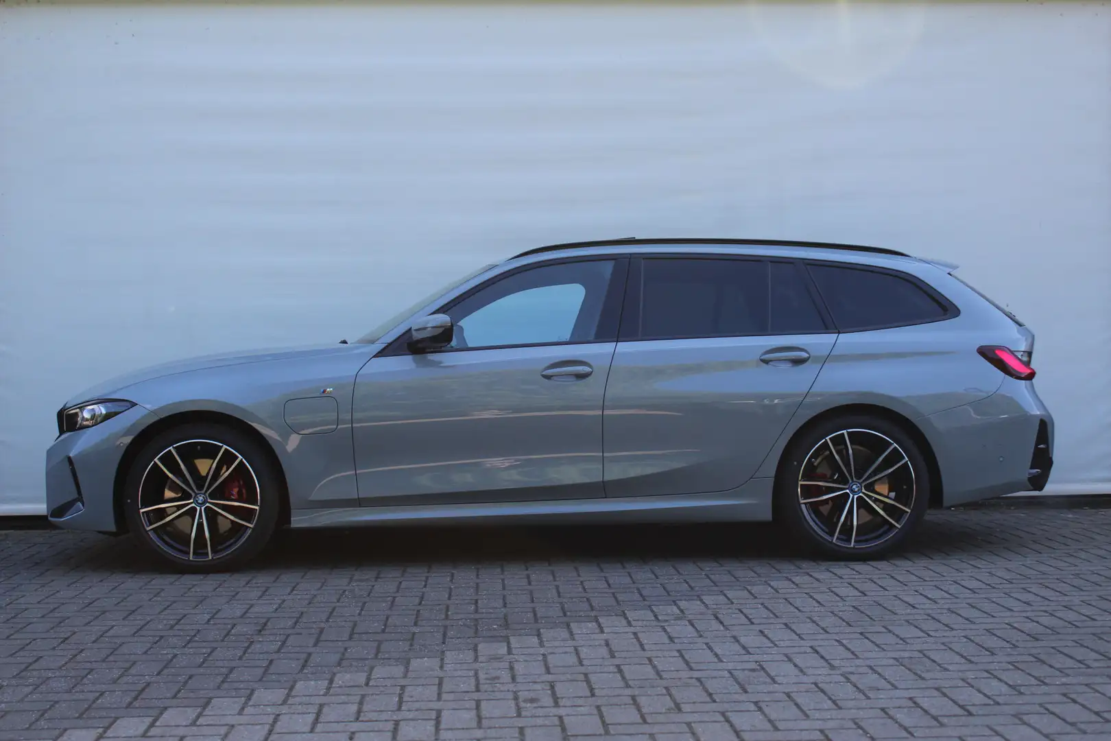 BMW 320 3 Serie Touring 320e High Executive M Sport Automa Grau - 2