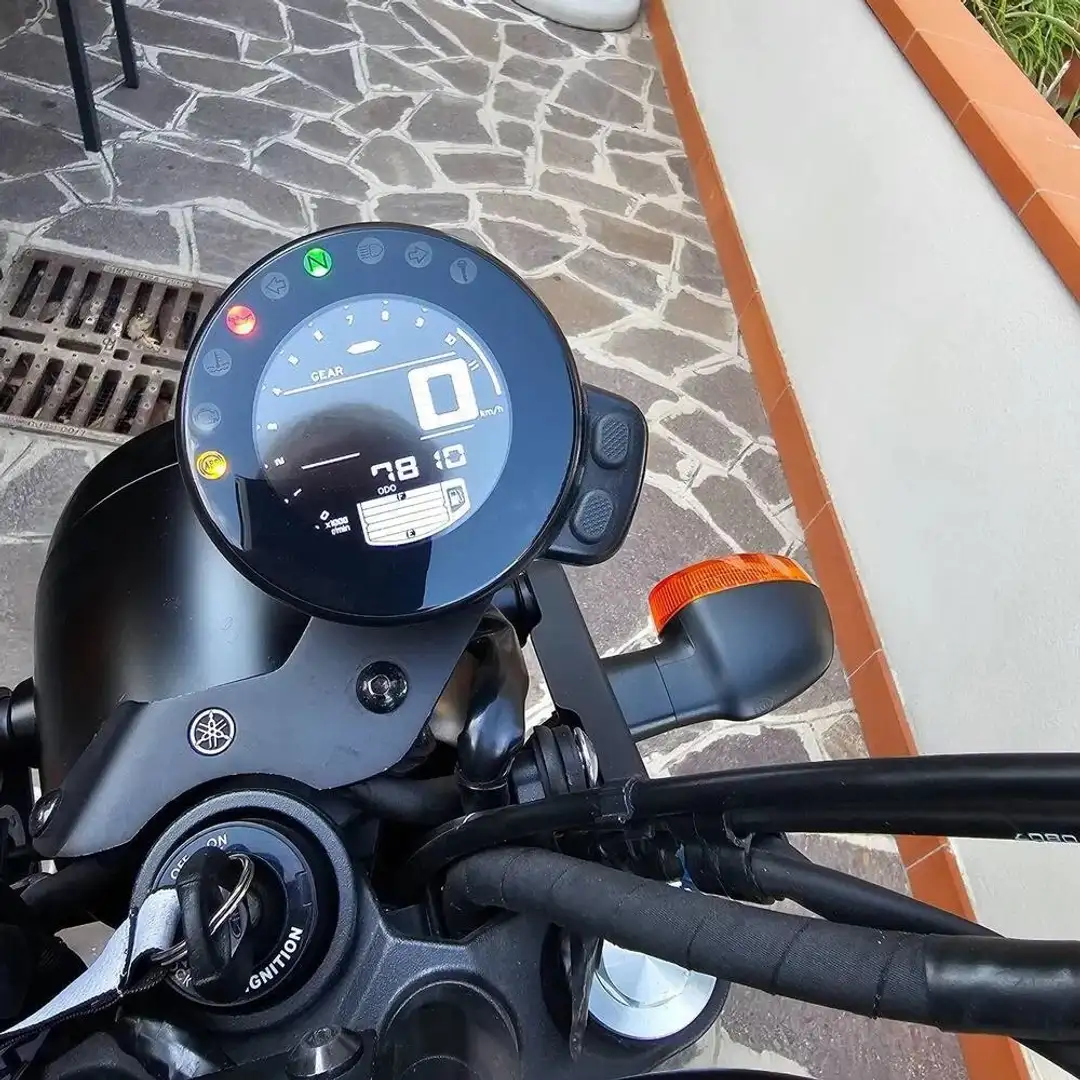 Yamaha XSR 700 Šedá - 2