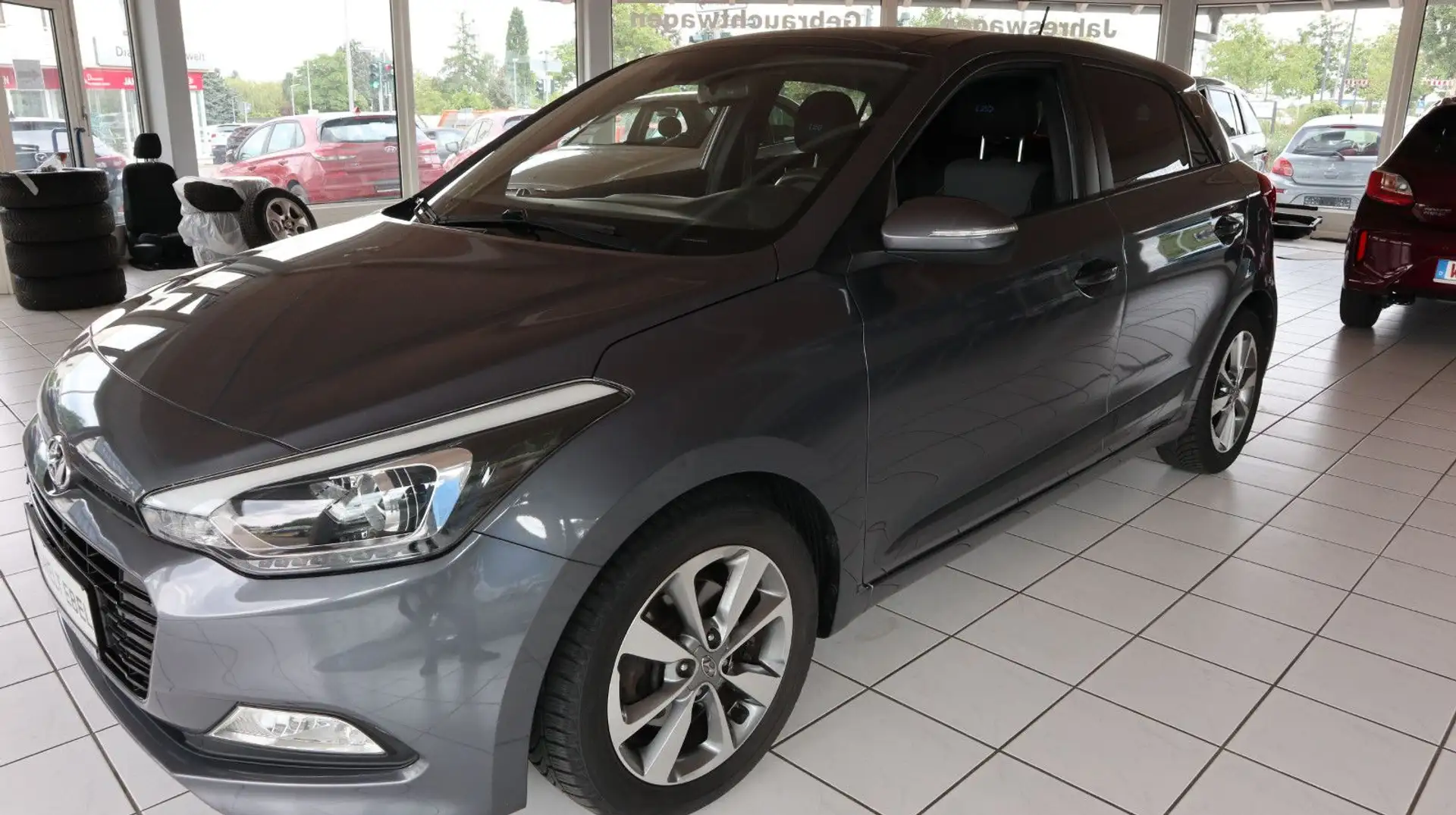 Hyundai i20 *120PS*NAVI*RÜ-KAM*PDC H.*FREISPR.*HU/AU NEU* Grijs - 1