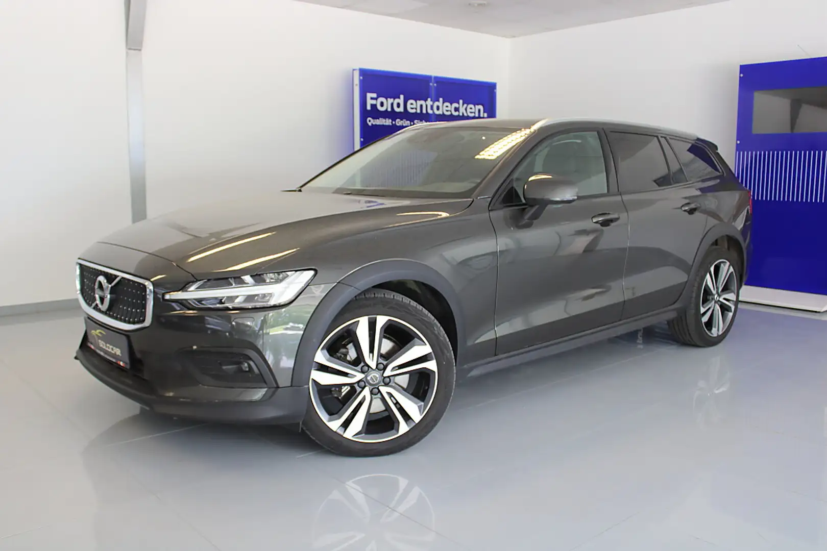 Volvo V60 Cross Country B4 AWD Cross Country Pro Geartronic * PANO SHZ ... Grau - 2