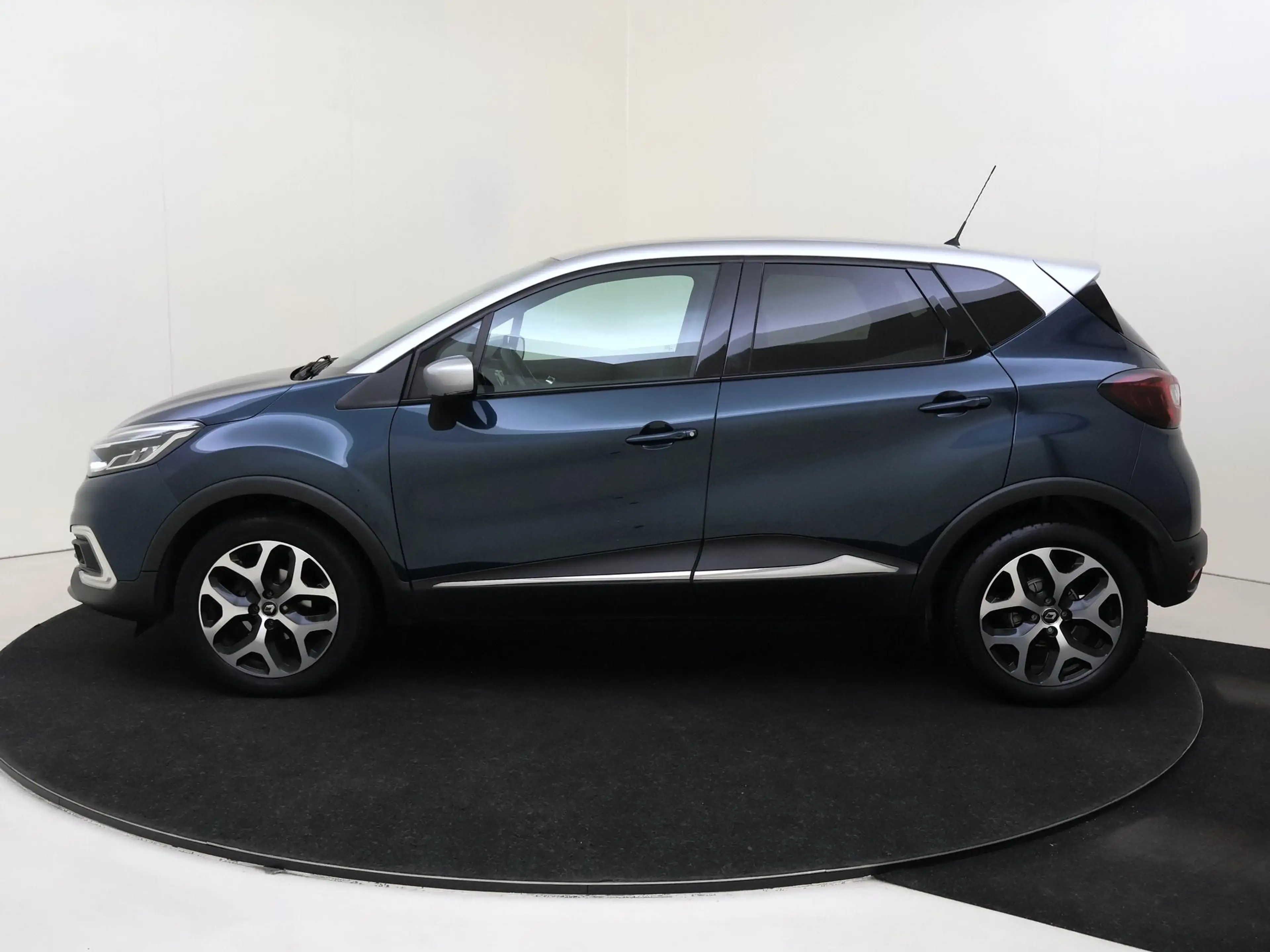 Renault Captur 0.9 TCe Intens | LM velgen | parkeersensoren | nav — photo 8