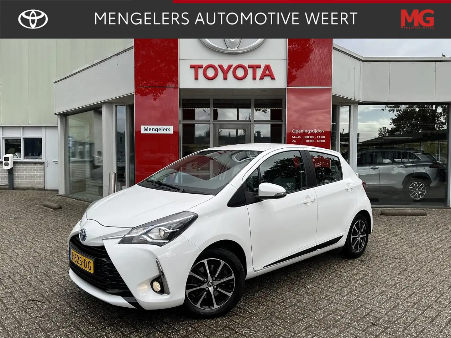Toyota Yaris 1.5 Hybrid Design Sport Wit - 1