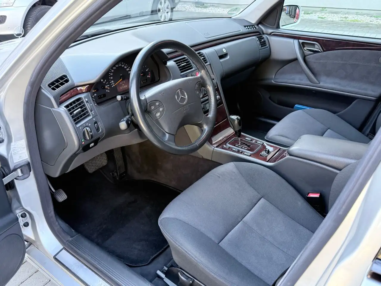 Mercedes-Benz E 220 CDI ELEGANCE +AUTOMATIK+SCHECKHEFT+, foto 9