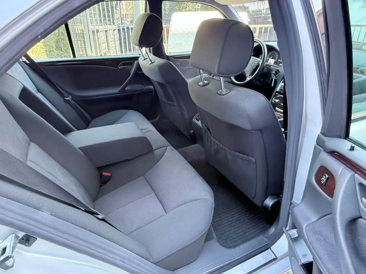 Mercedes-Benz E 220 CDI ELEGANCE +AUTOMATIK+SCHECKHEFT+, foto 12