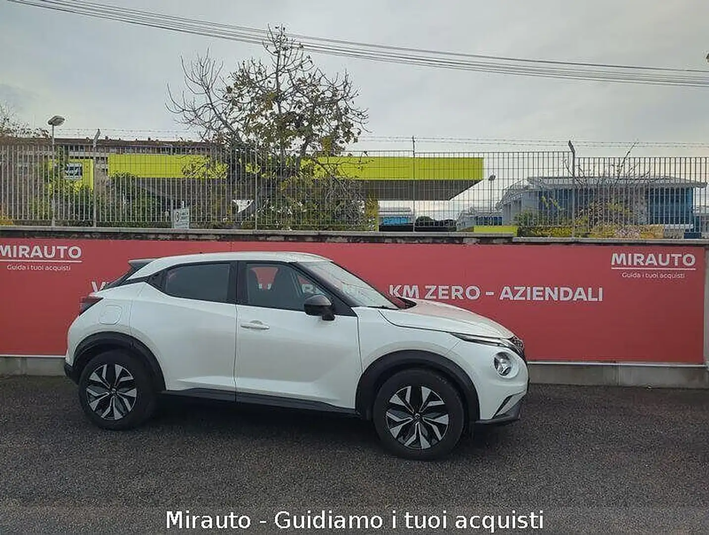 Nissan Juke 1.0 DIG-T 114 CV Acenta Bianco - 1