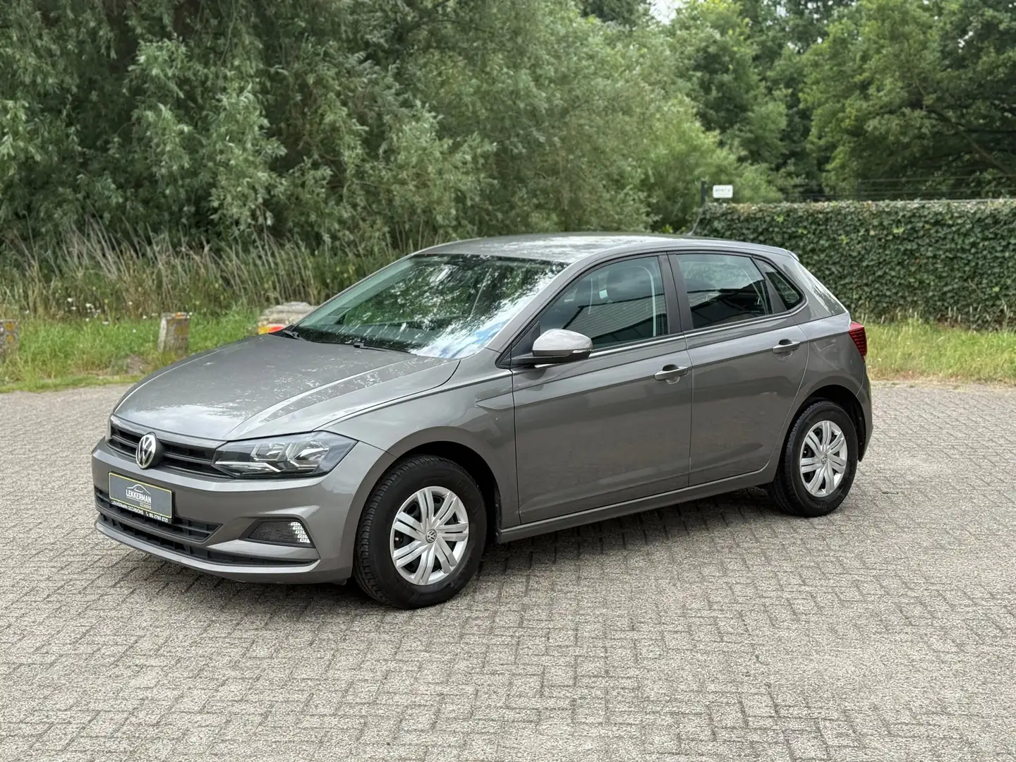 Volkswagen Polo 1.0 MPI Trendline APK 2027 I AIRCO I CRUISE I ZEER Grijs - 1