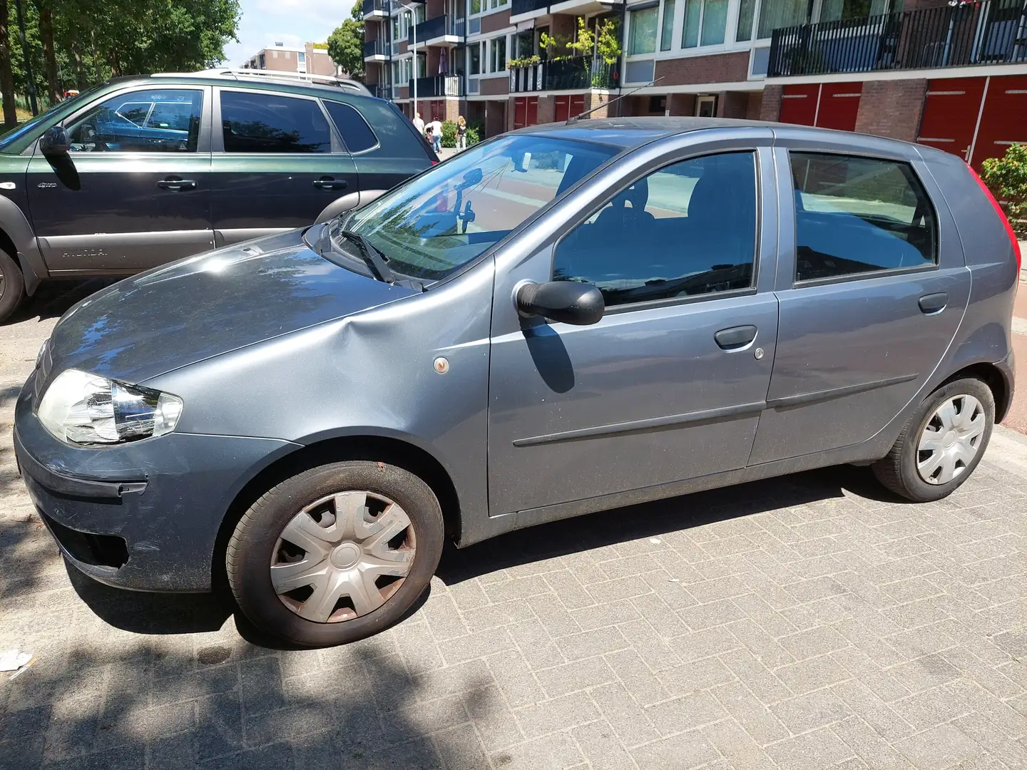 Fiat Punto Punto 1.2 Active Grijs - 2