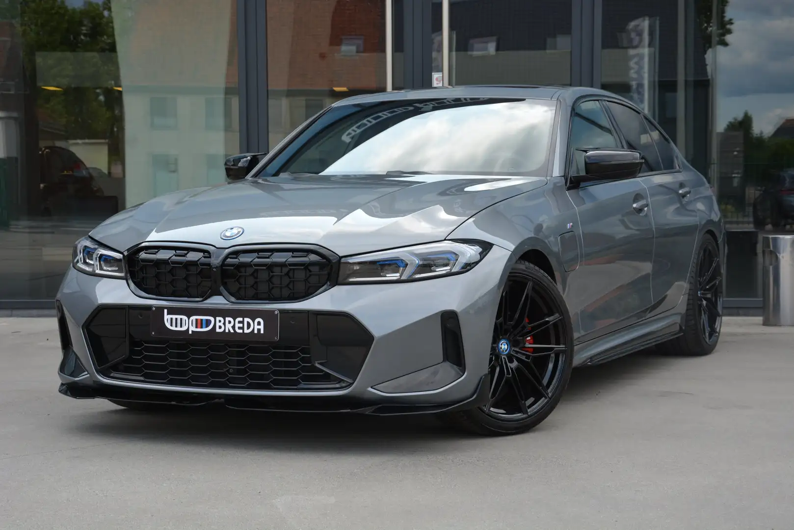 BMW 330 e M-Performance/Pano/HUD/Keyless/Memory seats/20" Gris - 2