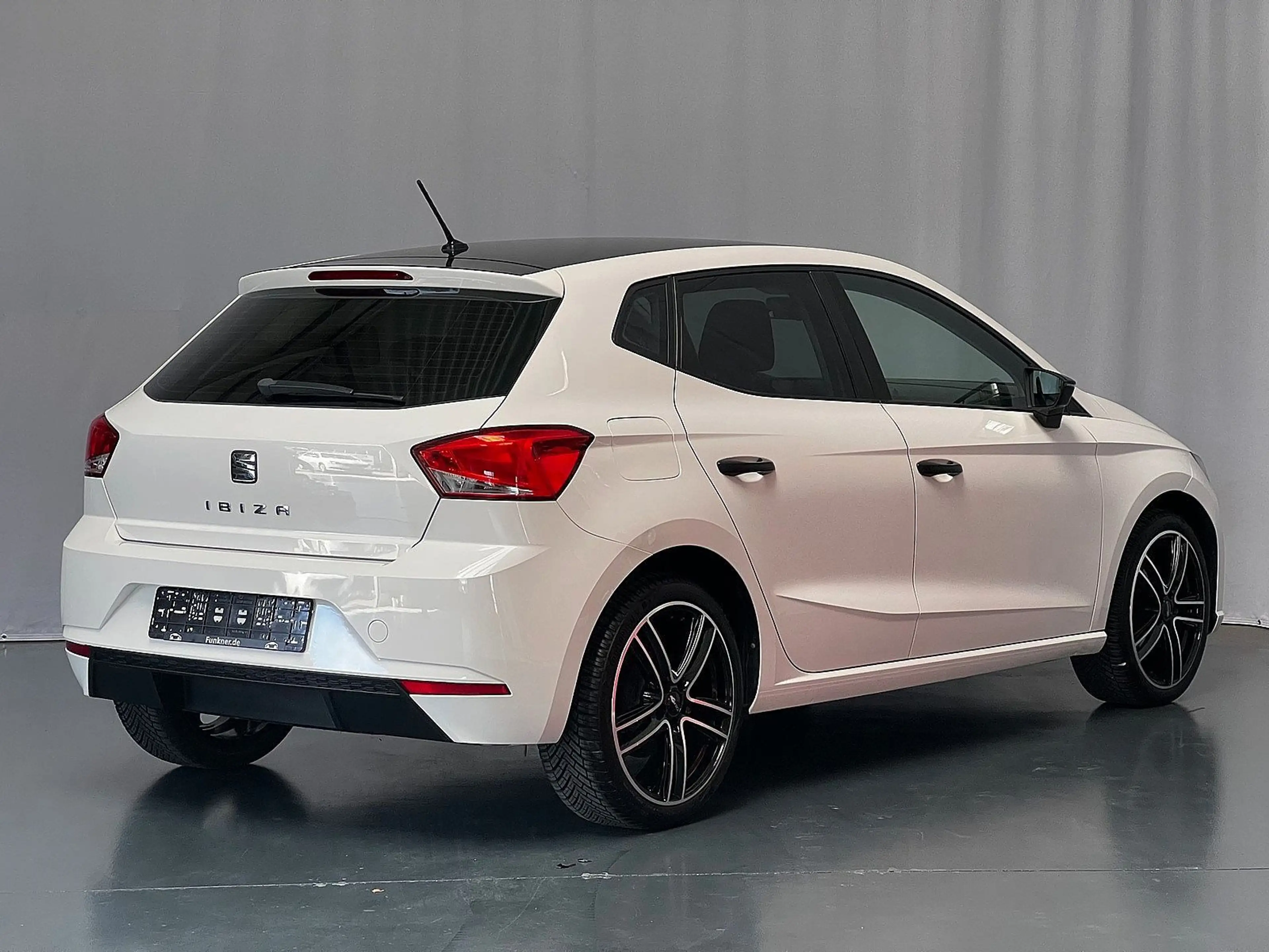 SEAT Ibiza Reference 1,6 TDI LM-FELGEN — photo 3