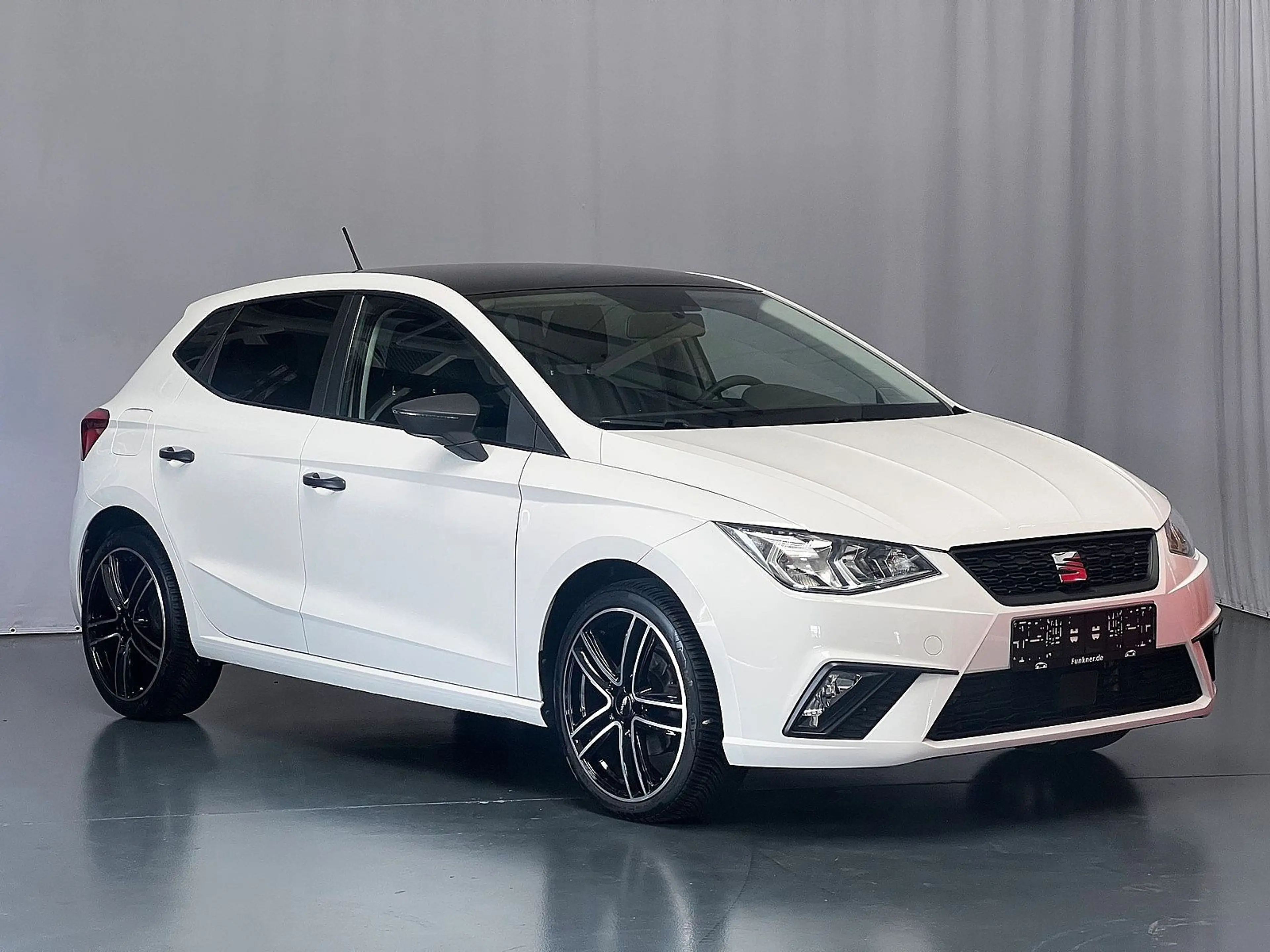 SEAT Ibiza Reference 1,6 TDI LM-FELGEN — photo 2