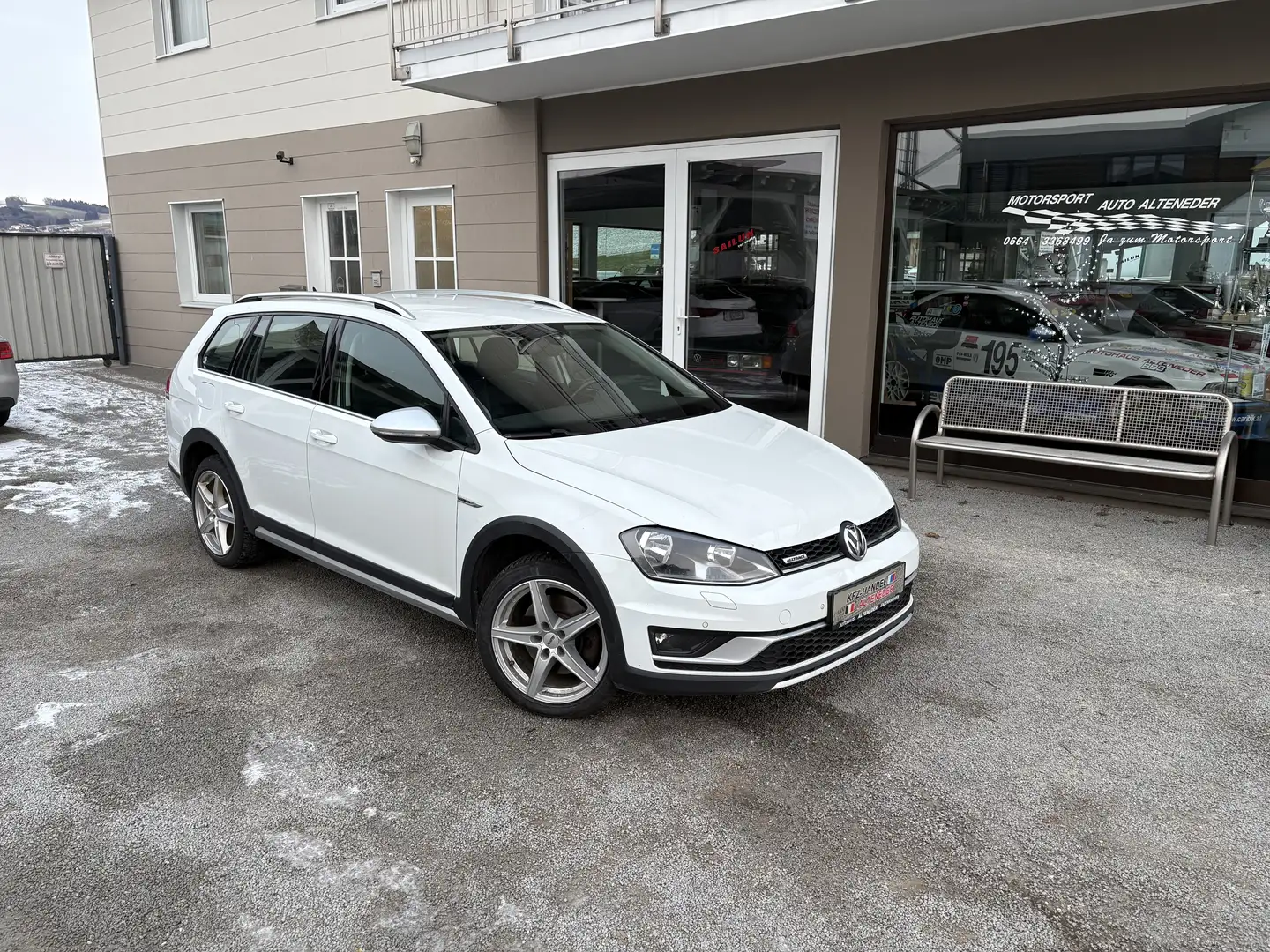 Volkswagen Golf Variant Alltrack BMT 2,0 TDI DSG 4Motion *ALLRAD*AHK*NAVI* Weiß - 1