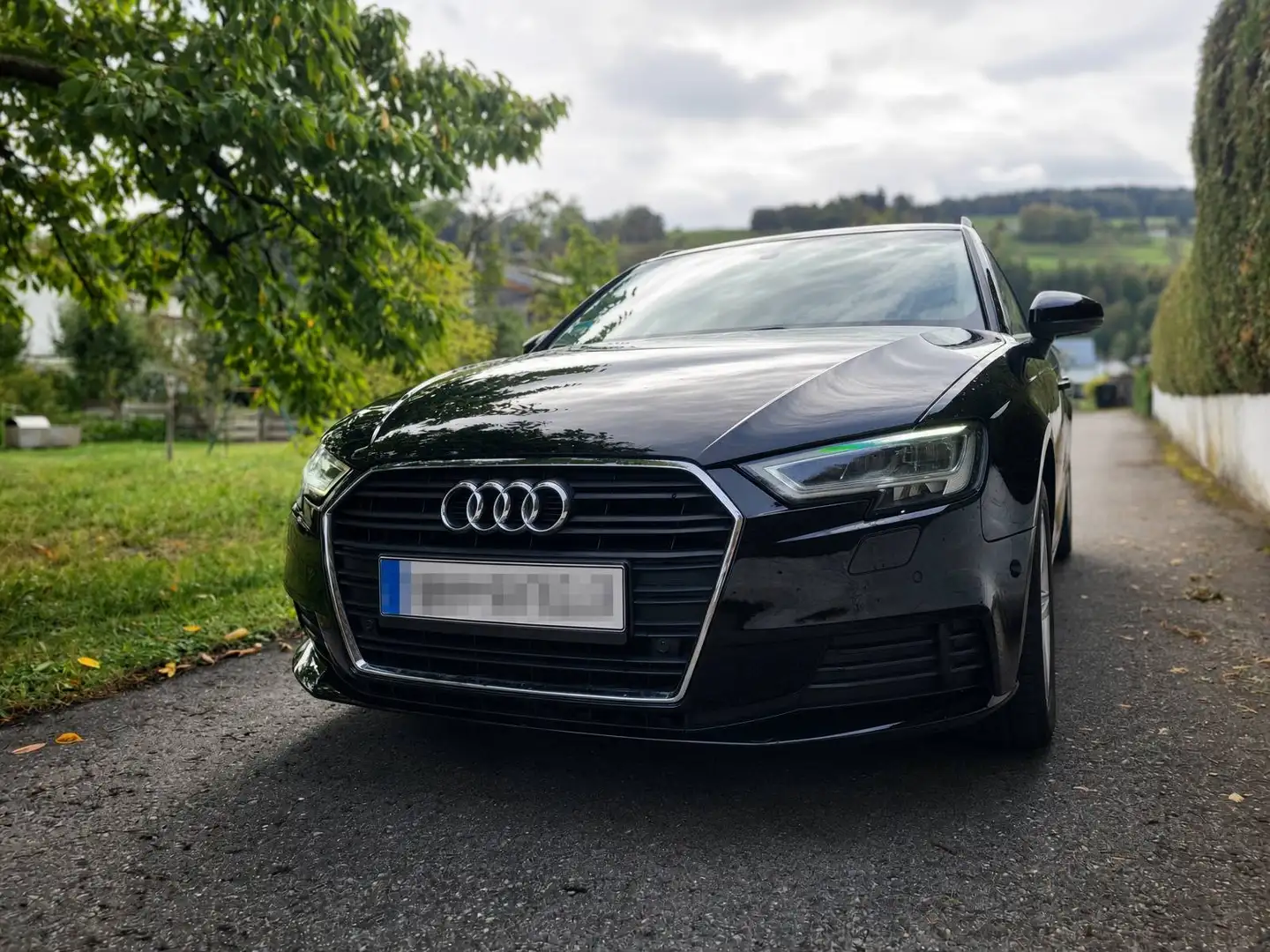 Audi A3 Sportback 30 TFSI Schwarz - 1