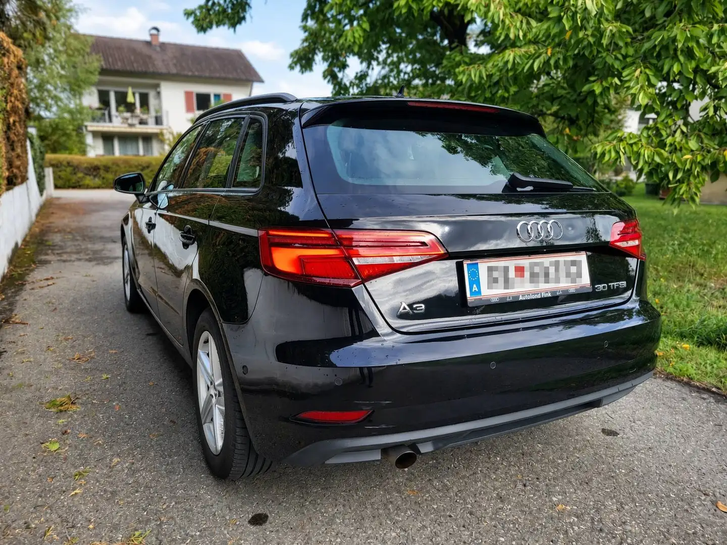 Audi A3 Sportback 30 TFSI Schwarz - 2