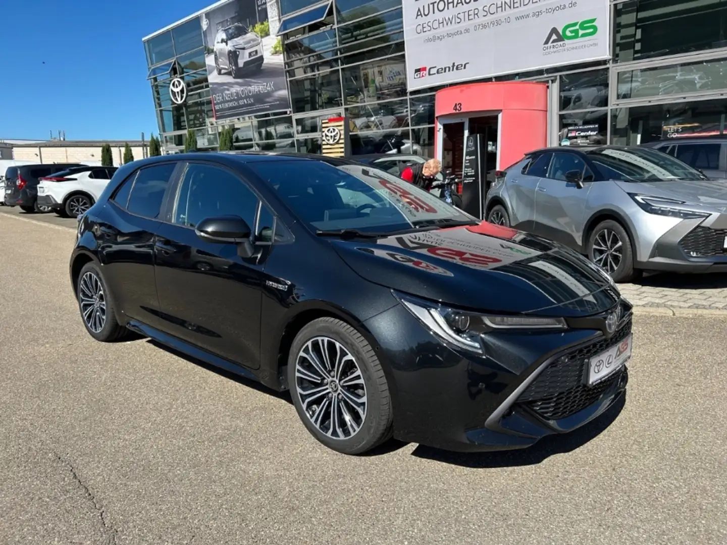Toyota Corolla Hybrid Team D 1.8L *8-Fach Bereift* Zwart - 2