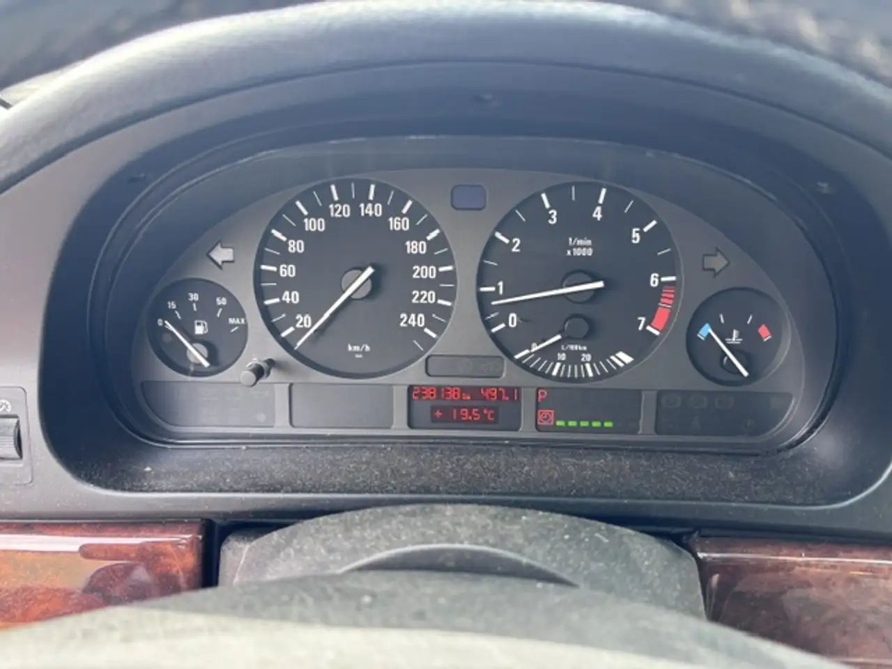BMW 523i, foto 9
